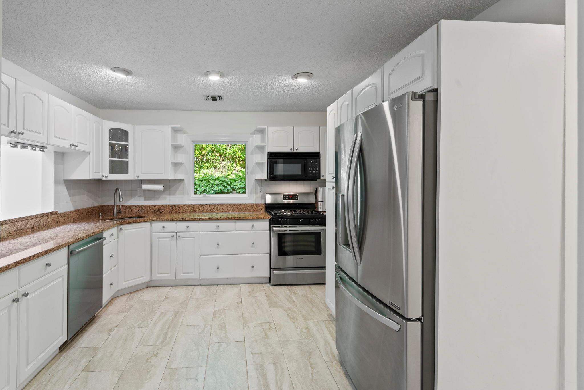 Northport, New York, 11768, United States, 2 Bedrooms Bedrooms, ,3 BathroomsBathrooms,Residential,For Sale,1900876