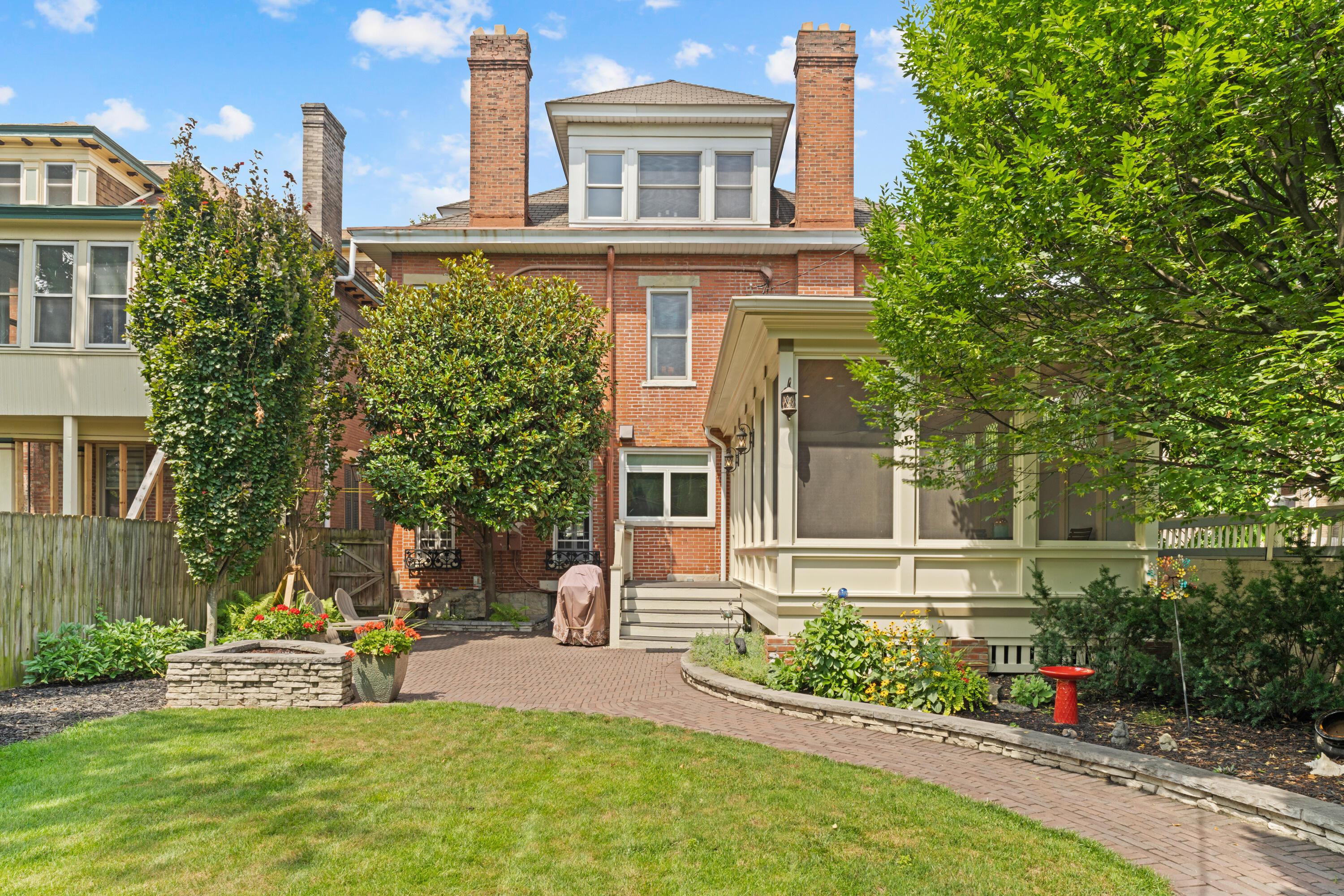 Columbus, Ohio, 43203, United States, 5 Bedrooms Bedrooms, ,4 BathroomsBathrooms,Residential,For Sale,1983824