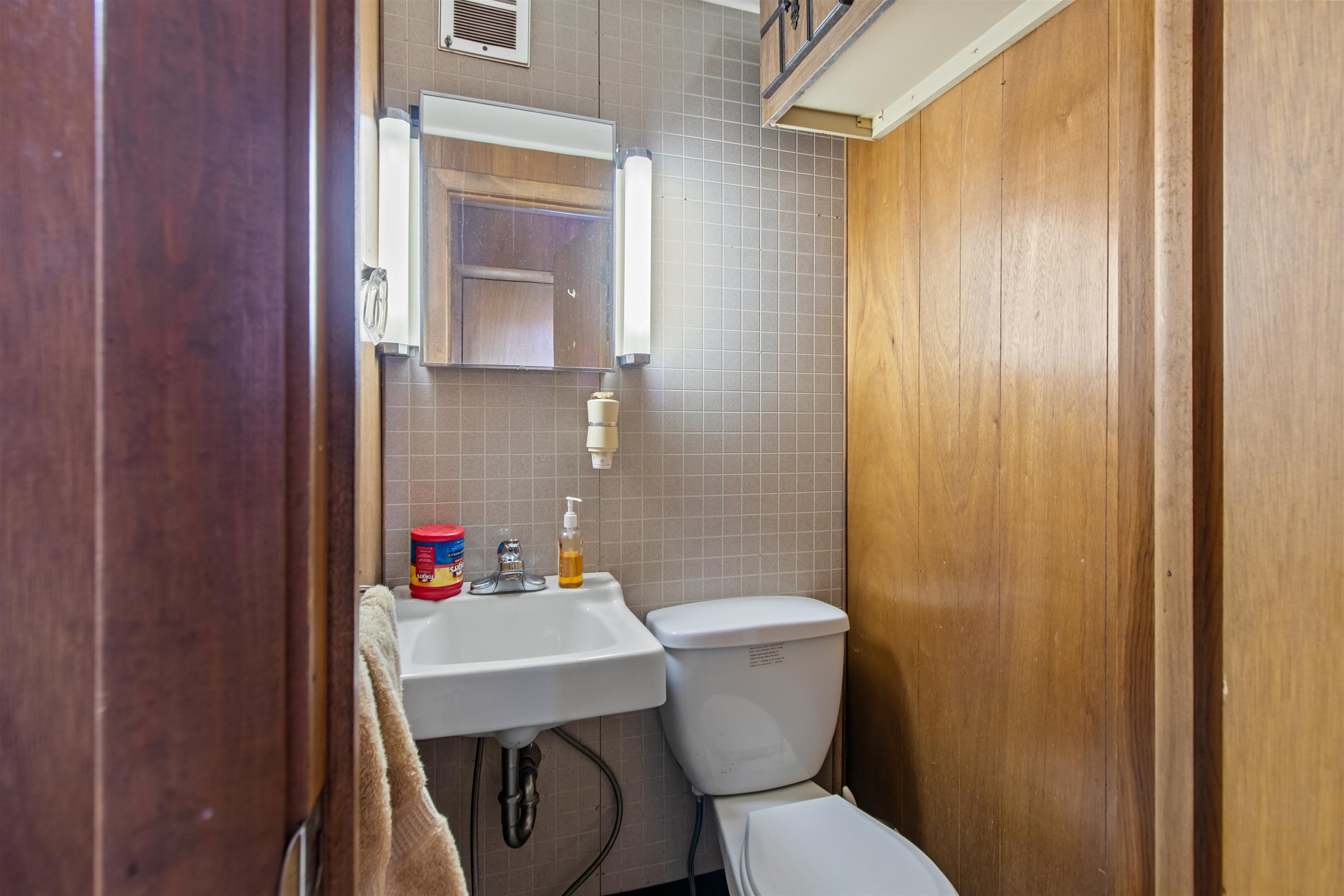 WINNECONNE, Wisconsin, 54986, United States, 2 Bedrooms Bedrooms, ,2 BathroomsBathrooms,Residential,For Sale,1926220