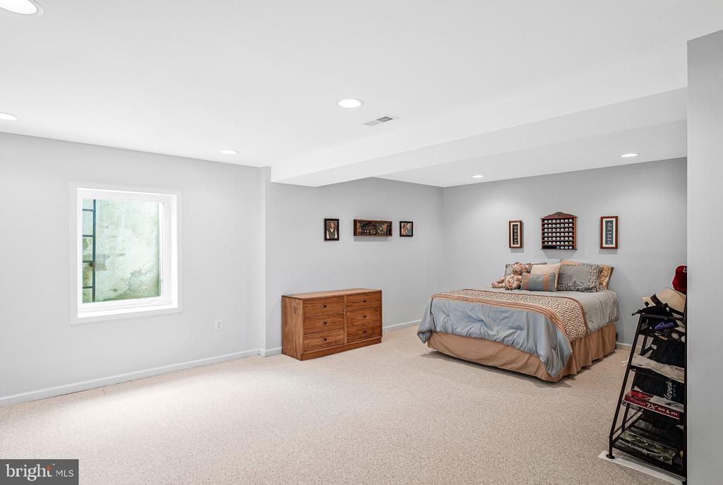 Burke, Virginia, 22015, United States, 3 Bedrooms Bedrooms, ,3 BathroomsBathrooms,Residential,For Sale,2049258