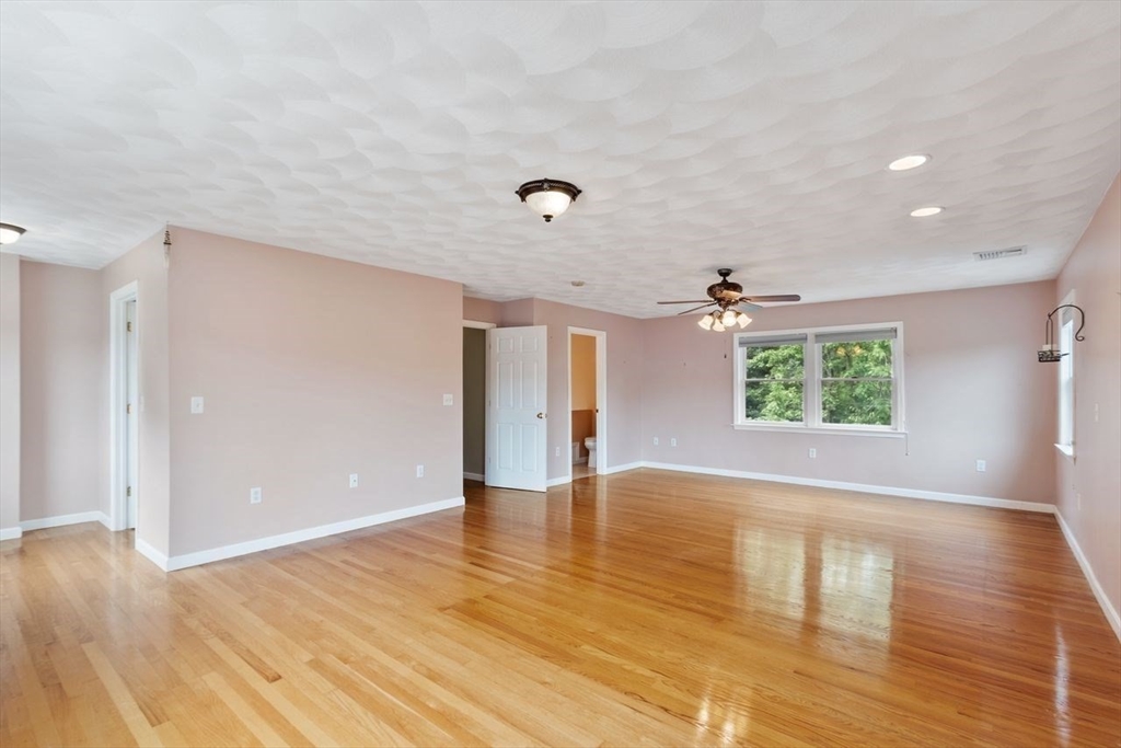 Peabody, Massachusetts, 01960, United States, 5 Bedrooms Bedrooms, ,4 BathroomsBathrooms,Residential,For Sale,1913730