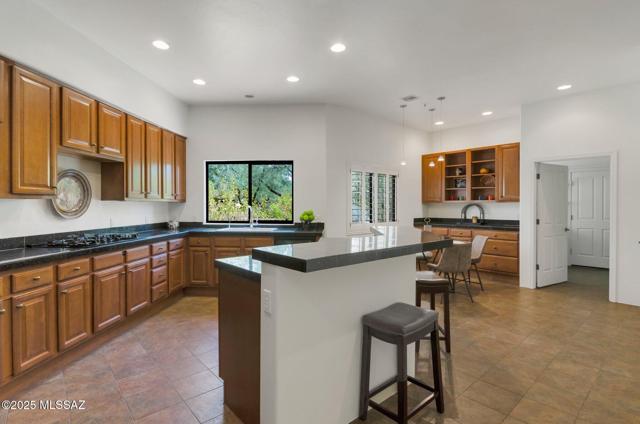 Tucson, Arizona, 85712, United States, 4 Bedrooms Bedrooms, ,4 BathroomsBathrooms,Residential,For Sale,1850331