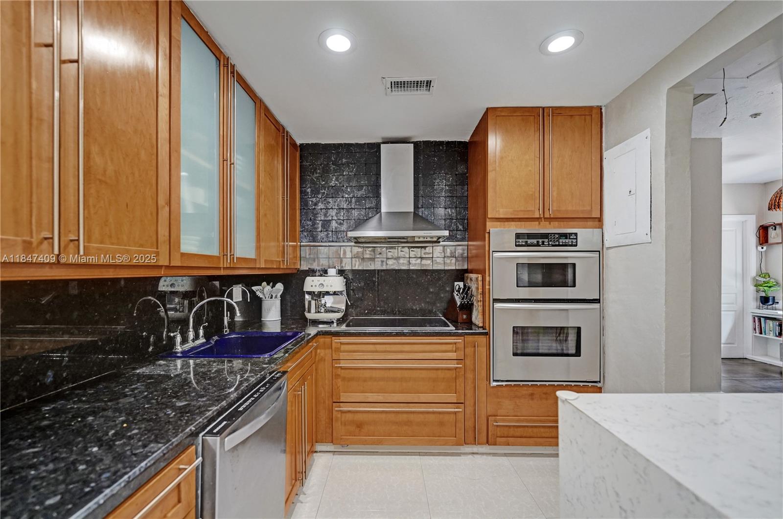 Fort Lauderdale, Florida, 33304, United States, 3 Bedrooms Bedrooms, ,2 BathroomsBathrooms,Residential,For Sale,1901342