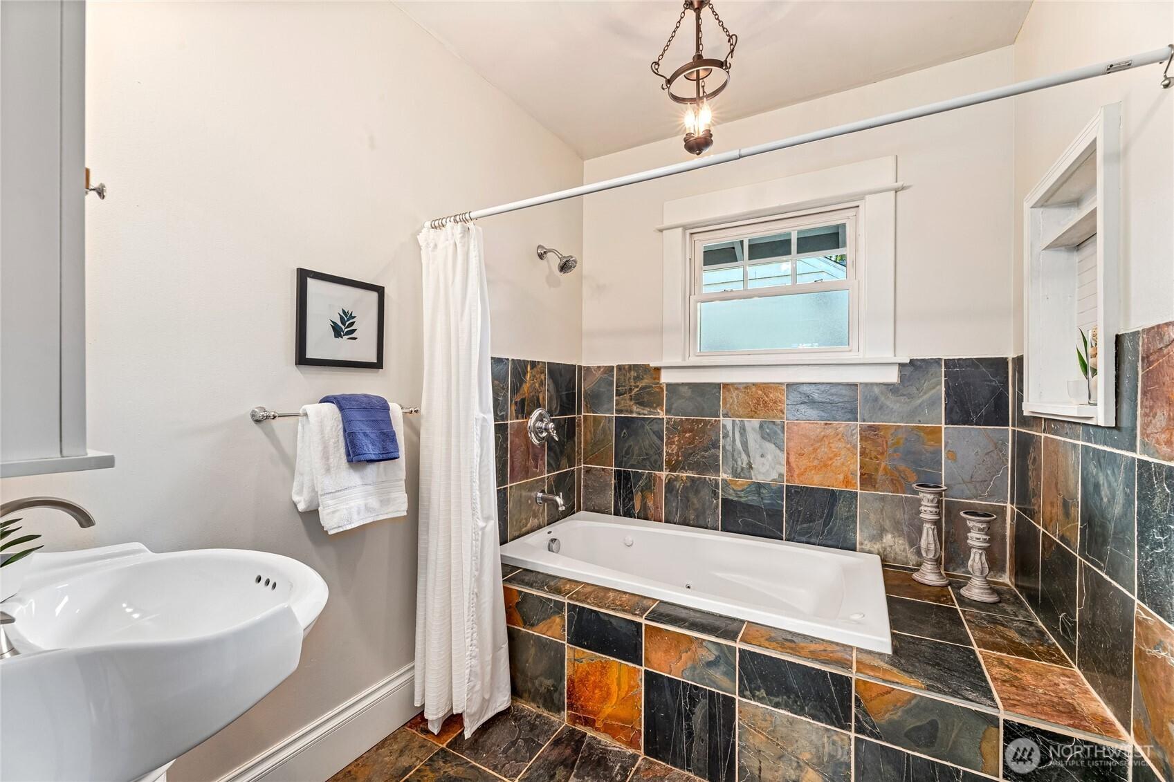 SEATTLE, Washington, 98103, United States, 4 Bedrooms Bedrooms, ,2 BathroomsBathrooms,Residential,For Sale,1874461