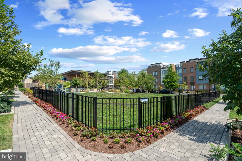Rockville, Maryland, 20855, United States, 3 Bedrooms Bedrooms, ,3 BathroomsBathrooms,Residential,For Sale,1929038