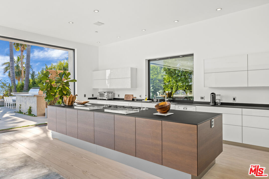 Malibu, California, 90265, United States, 3 Bedrooms Bedrooms, ,4 BathroomsBathrooms,Residential,For Sale,1746173