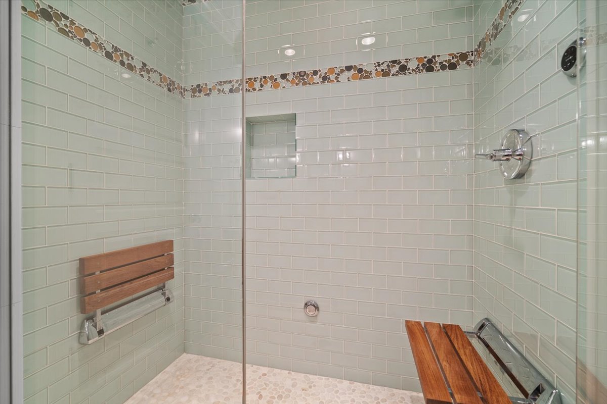 Bloomington, Illinois, 61704, United States, 4 Bedrooms Bedrooms, ,7 BathroomsBathrooms,Residential,For Sale,1941288