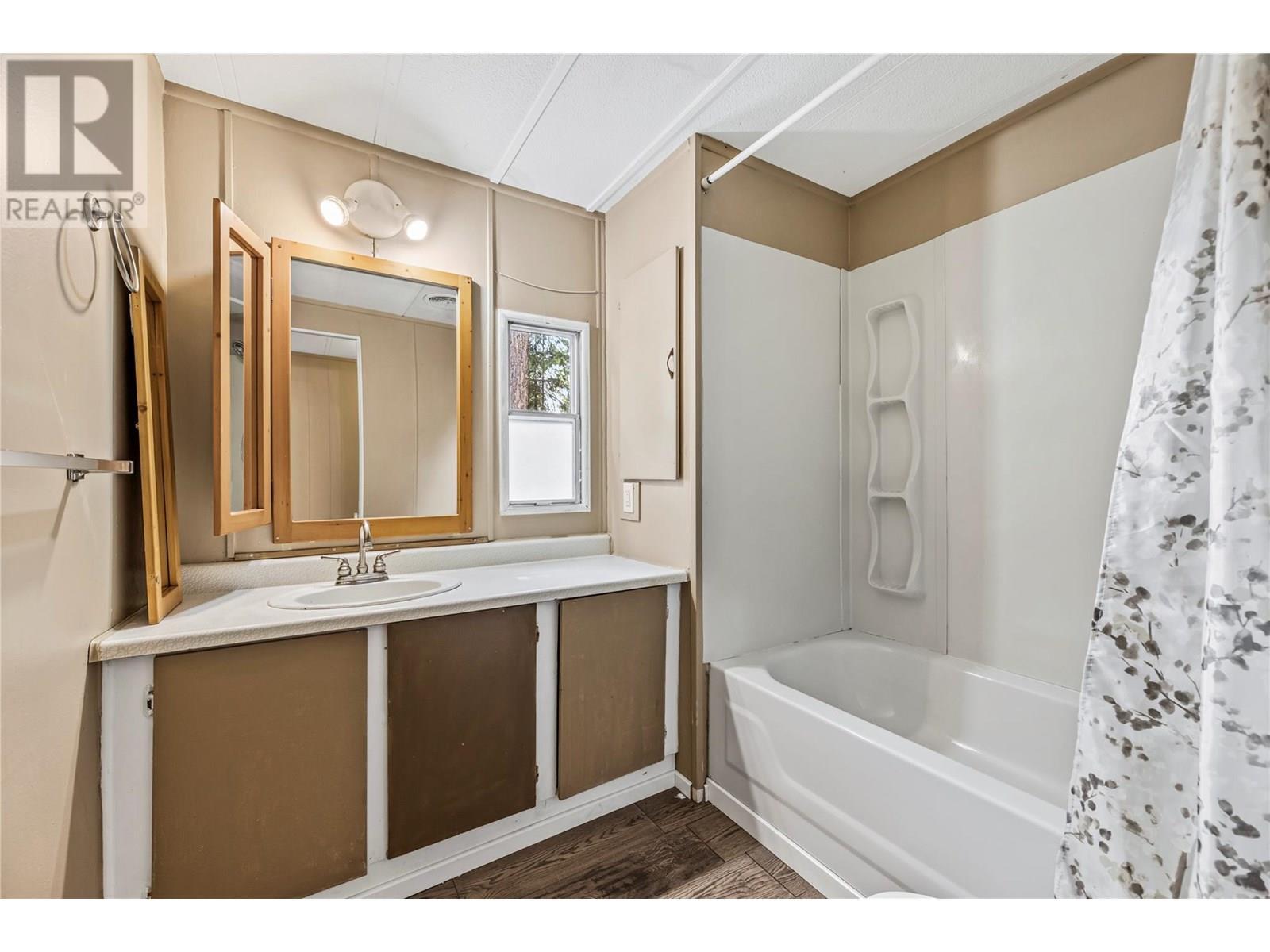 TAPPEN, British Columbia, V0E 2X2, CA, 2 Bedrooms Bedrooms, ,2 BathroomsBathrooms,Residential,For Sale,1868276