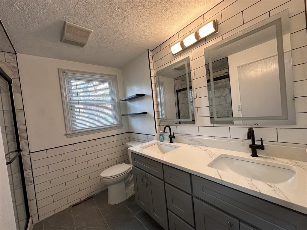 Methuen, Massachusetts, 01844, United States, 4 Bedrooms Bedrooms, ,2 BathroomsBathrooms,Residential,For Sale,1990759