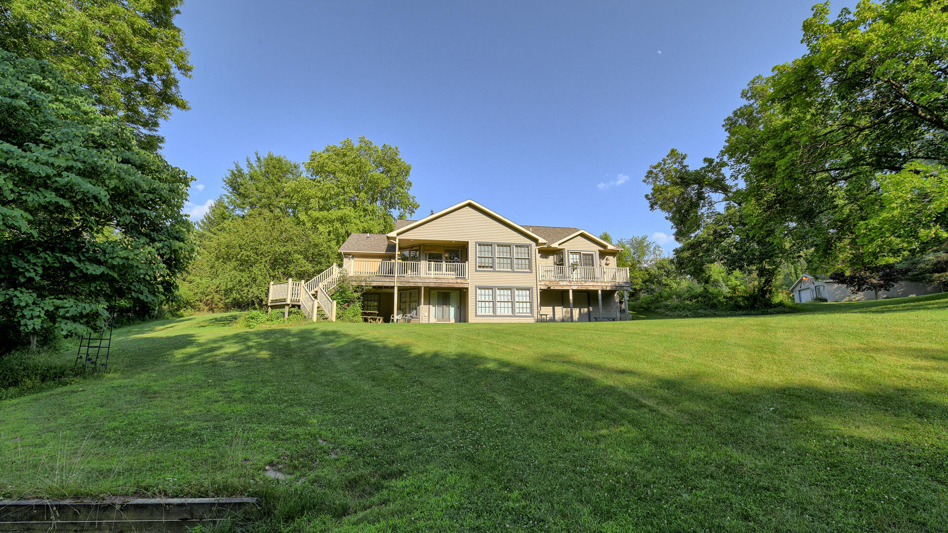 Portland, Michigan, 48875, United States, 5 Bedrooms Bedrooms, ,4 BathroomsBathrooms,Residential,For Sale,1928333