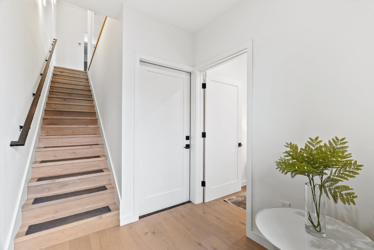 Redwood City, California, 94061, United States, 2 Bedrooms Bedrooms, ,3 BathroomsBathrooms,Residential,For Sale,2000792