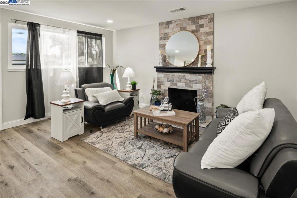 Livermore, California, 94551, United States, 3 Bedrooms Bedrooms, ,2 BathroomsBathrooms,Residential,For Sale,1986082