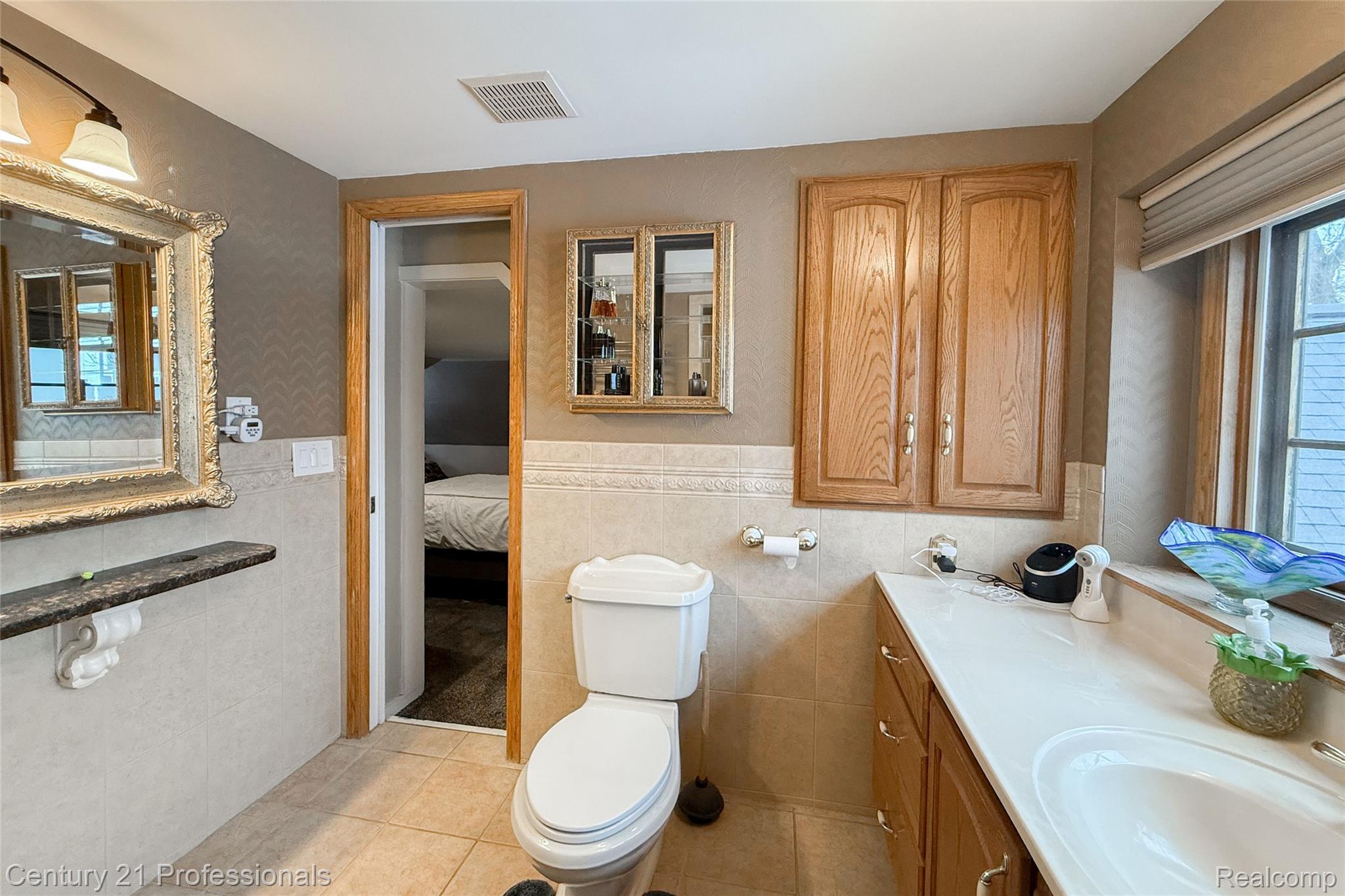 LakeOrion, Michigan, 48362, United States, 2 Bedrooms Bedrooms, ,2 BathroomsBathrooms,Residential,For Sale,2005398