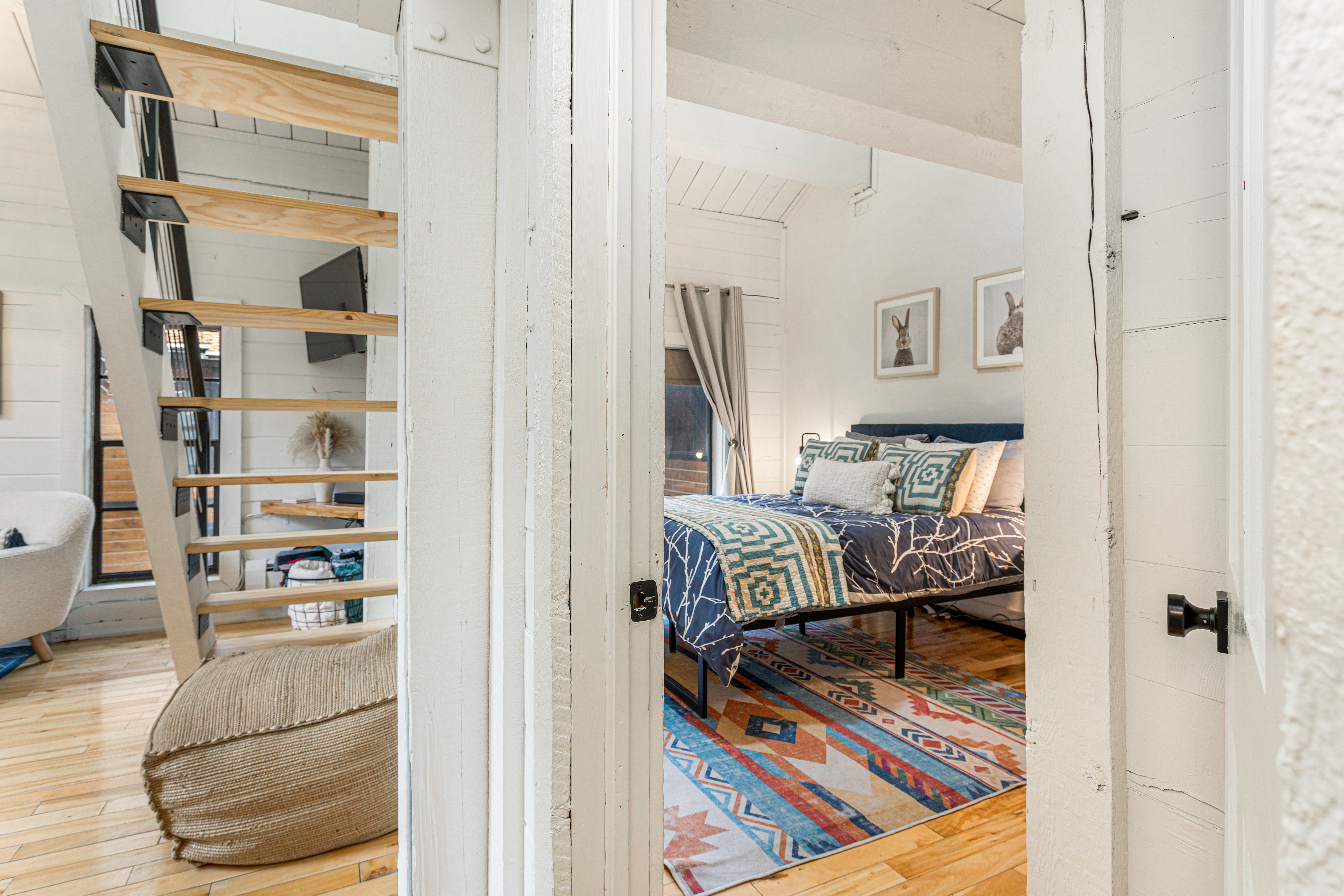  Inviting Top-floor End-unit Residence with Abundant Natural Light - 物件實景