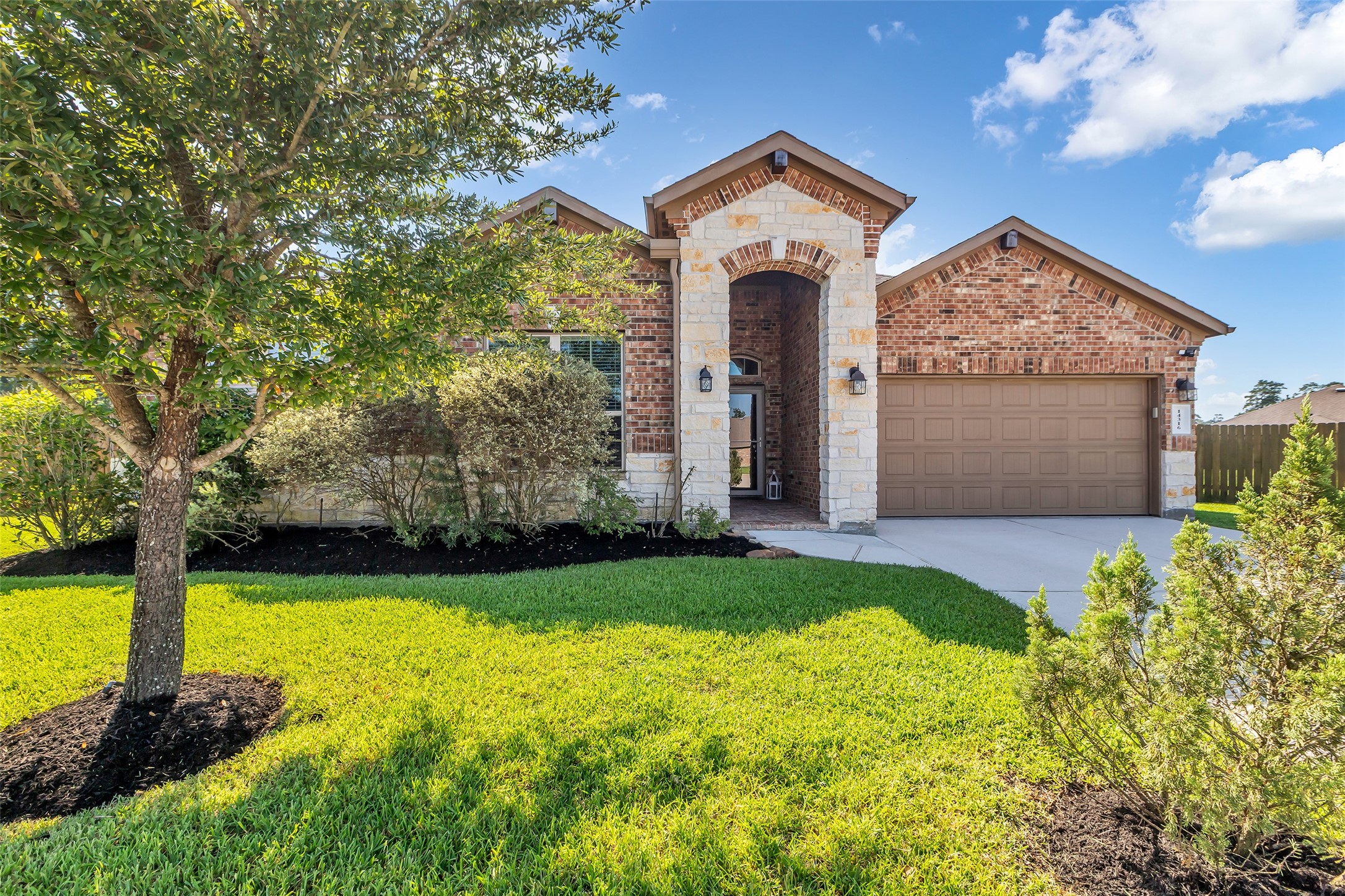 Conroe, Texas, 77384, United States, 4 Bedrooms Bedrooms, ,3 BathroomsBathrooms,Residential,For Sale,1950412