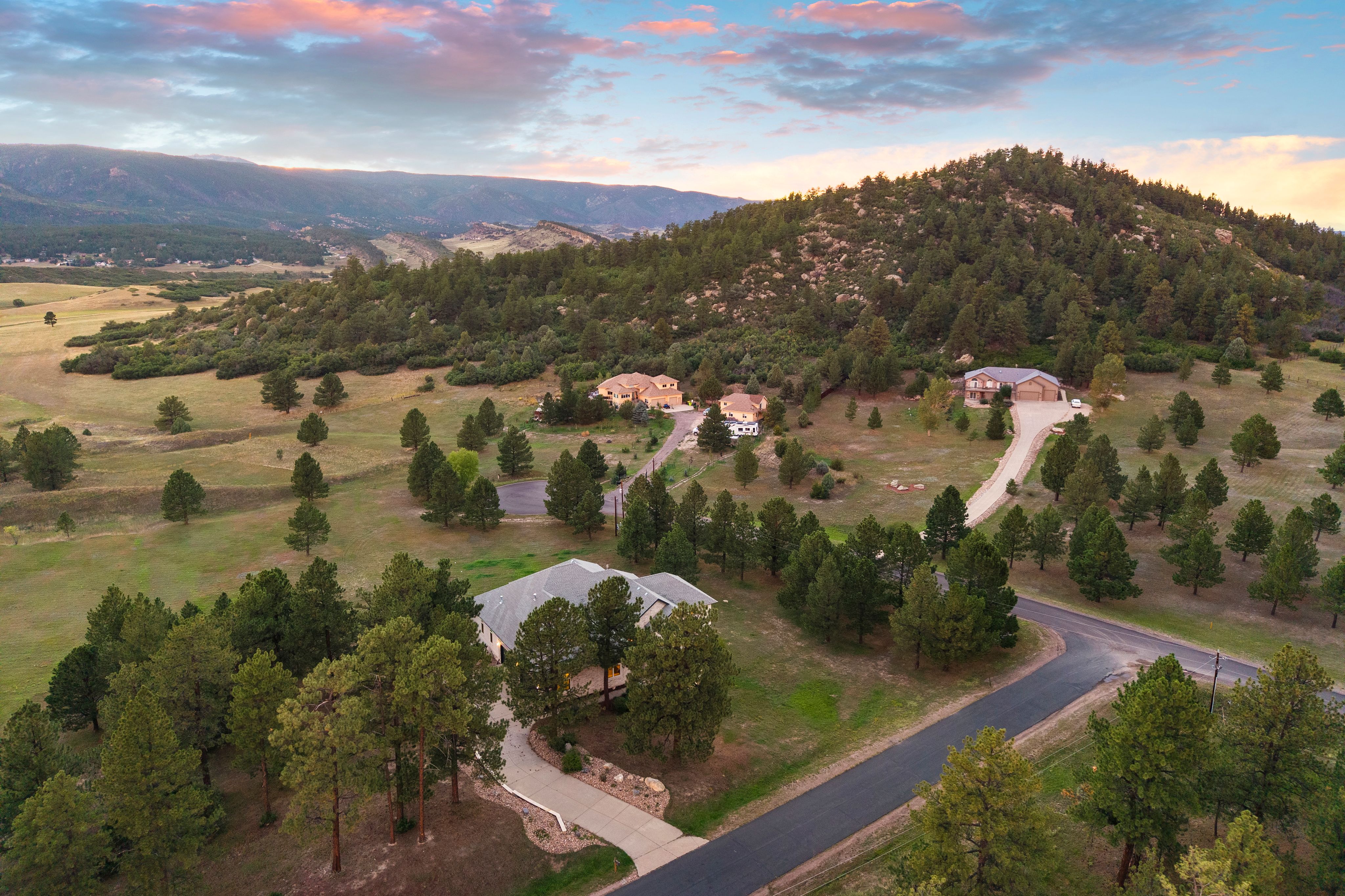  Set on over 4 acres in Perry Park East - 物件實景