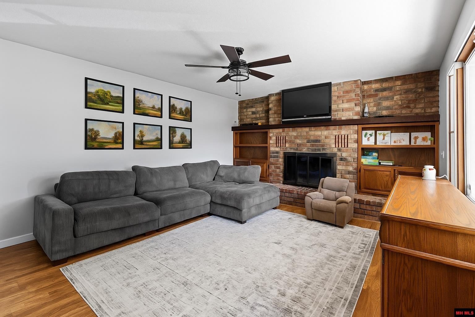 Gainesville, Missouri, 65655, United States, 4 Bedrooms Bedrooms, ,3 BathroomsBathrooms,Residential,For Sale,1979779