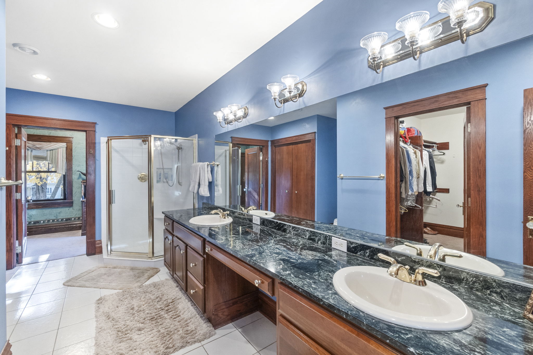 Mason City, Iowa, 50401, United States, 5 Bedrooms Bedrooms, ,3 BathroomsBathrooms,Residential,For Sale,1974101