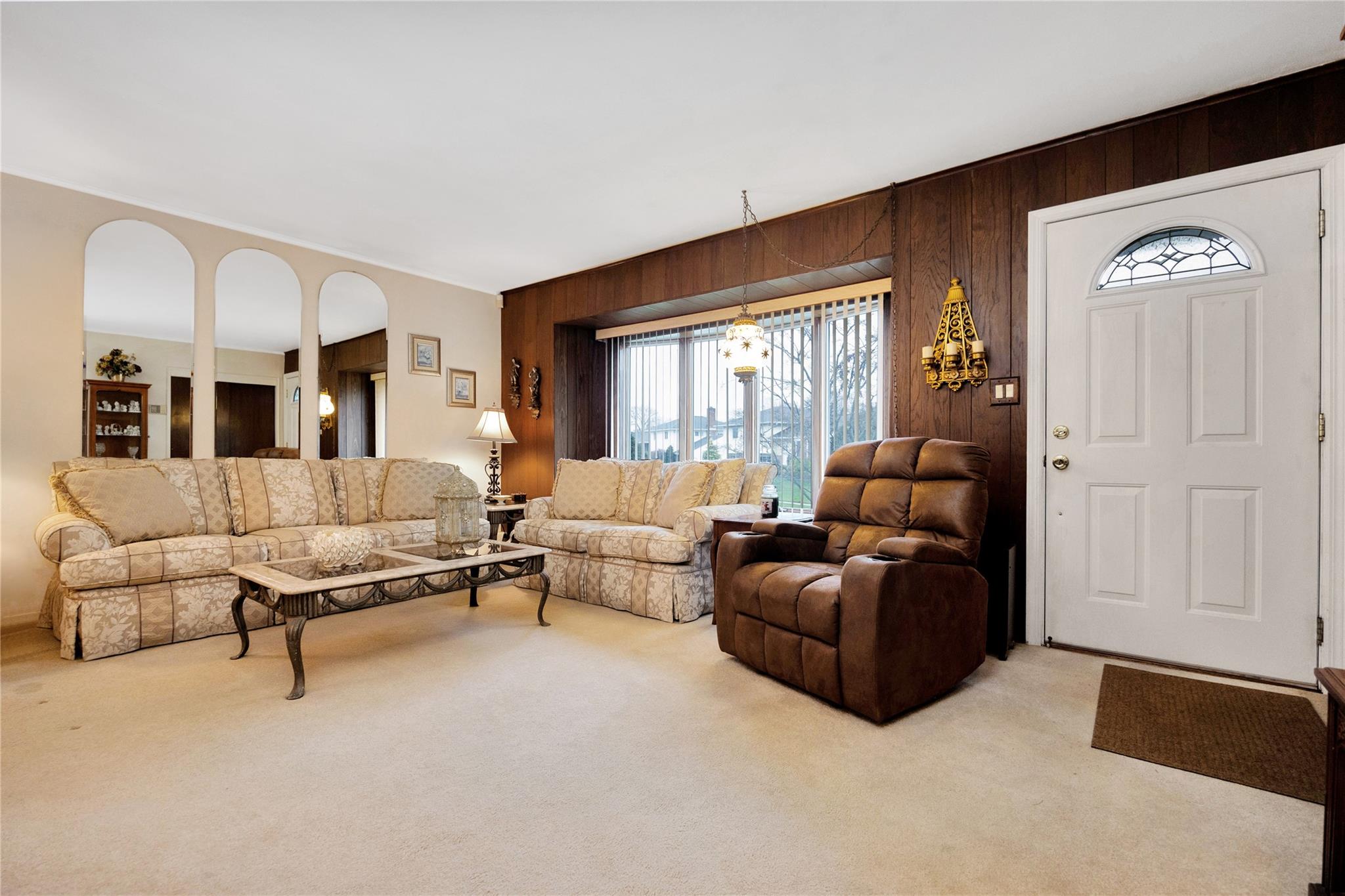 Farmingdale, New York, 11735, United States, 3 Bedrooms Bedrooms, ,2 BathroomsBathrooms,Residential,For Sale,1793248
