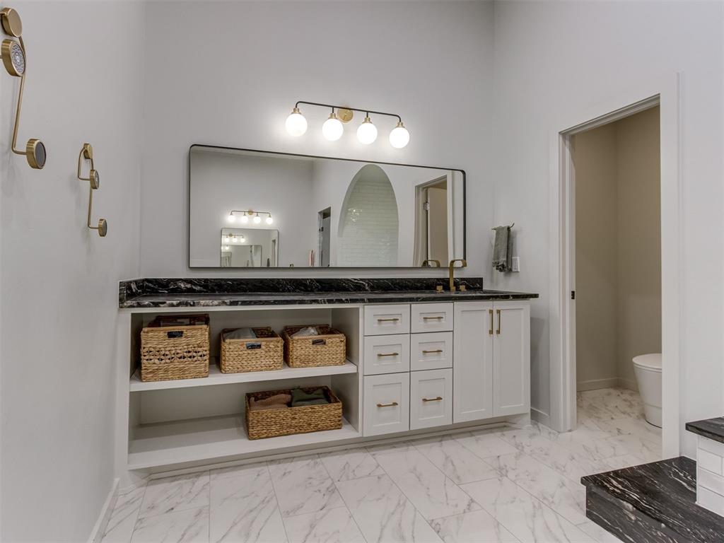 Oklahoma City, Oklahoma, 73131, United States, 4 Bedrooms Bedrooms, ,5 BathroomsBathrooms,Residential,For Sale,1919508