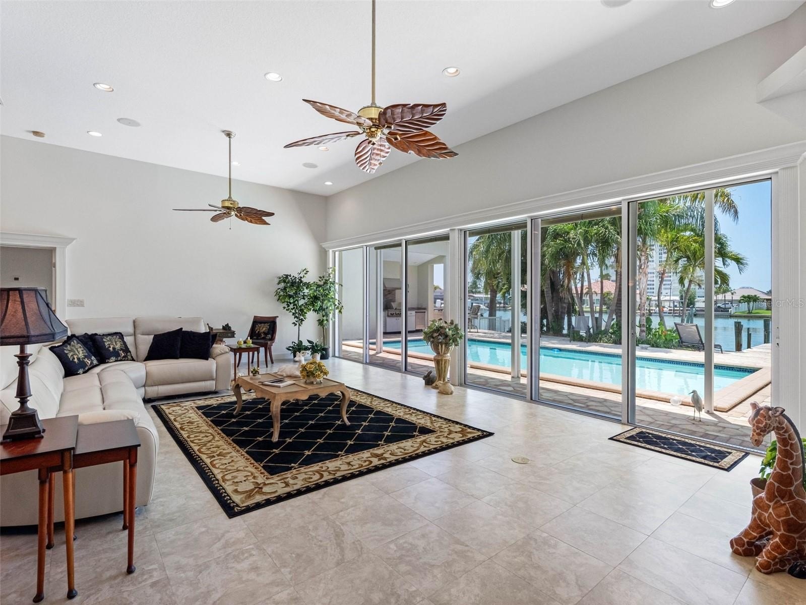 CLEARWATER BEACH, Florida, 33767, United States, 3 Bedrooms Bedrooms, ,3 BathroomsBathrooms,Residential,For Sale,1979132