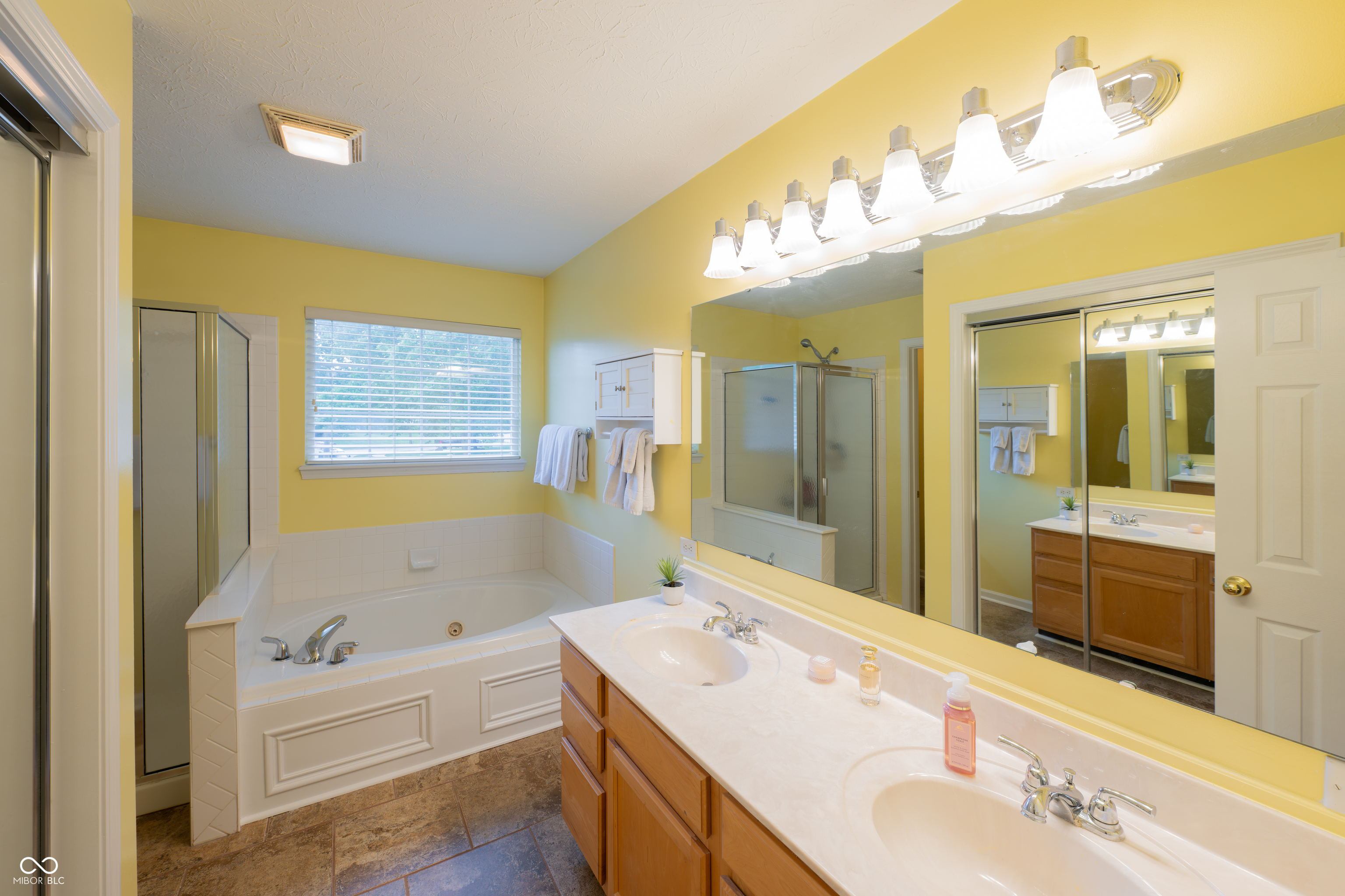 Carmel, Indiana, 46033, United States, 4 Bedrooms Bedrooms, ,4 BathroomsBathrooms,Residential,For Sale,1975371