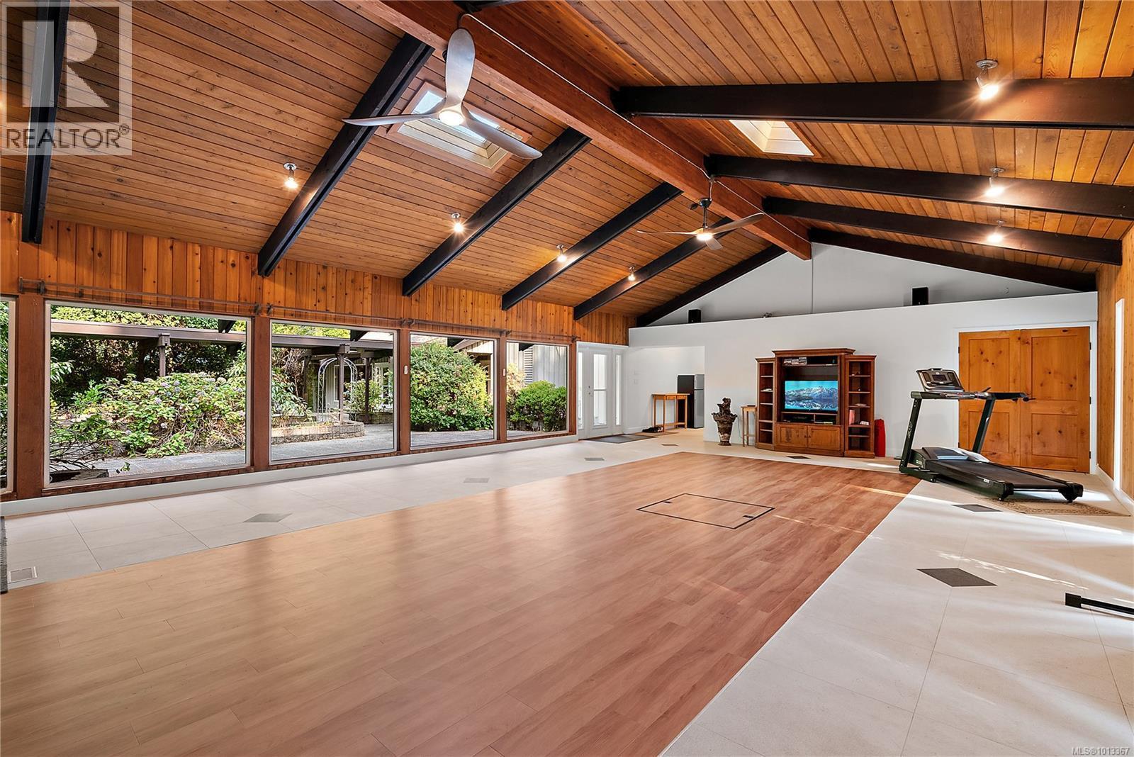 NORTH SAANICH, British Columbia, V8L 5L5, CA, 5 Bedrooms Bedrooms, ,4 BathroomsBathrooms,Residential,For Sale,1946996