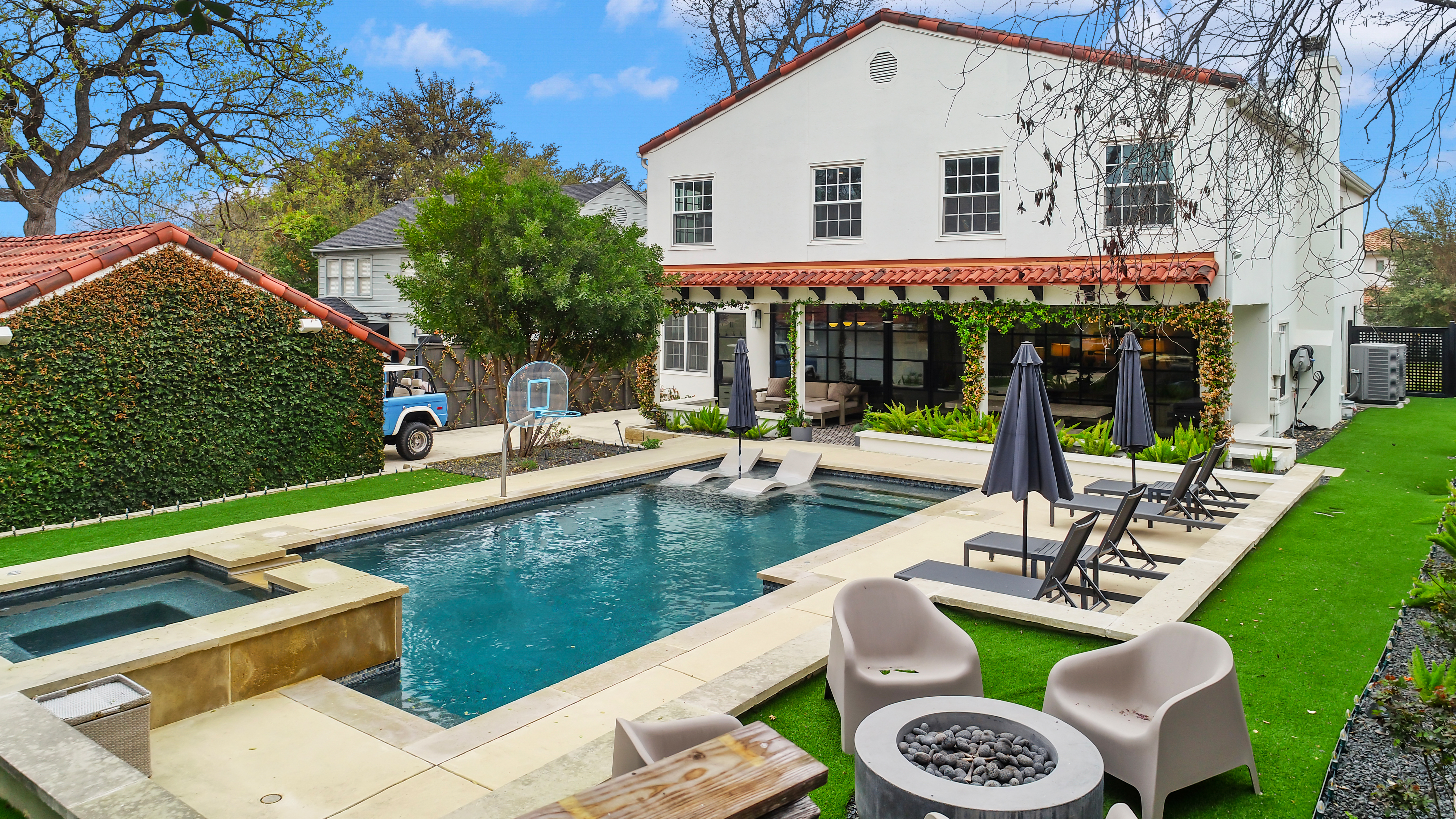  Designer Renovation + Pool Retreat in Terrell Hills - 物件實景