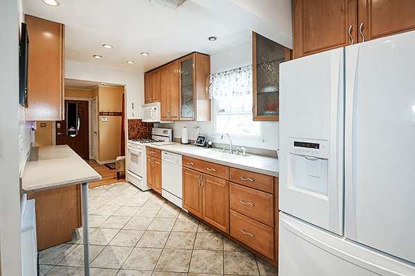 Massapequa, New York, 11758, United States, 3 Bedrooms Bedrooms, ,2 BathroomsBathrooms,Residential,For Sale,1974193