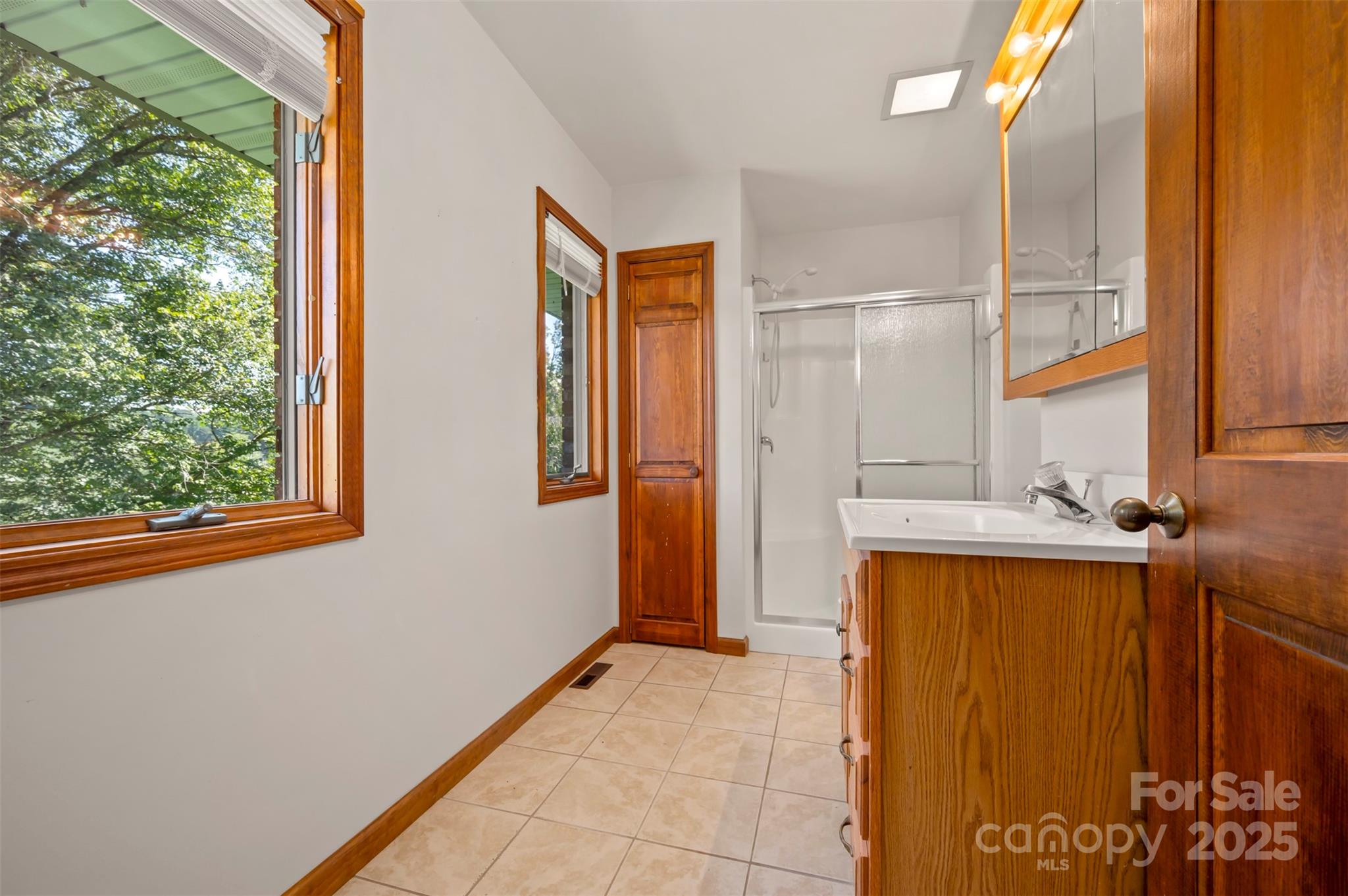 Horse Shoe, North Carolina, 28742, United States, 6 Bedrooms Bedrooms, ,6 BathroomsBathrooms,Residential,For Sale,1927207