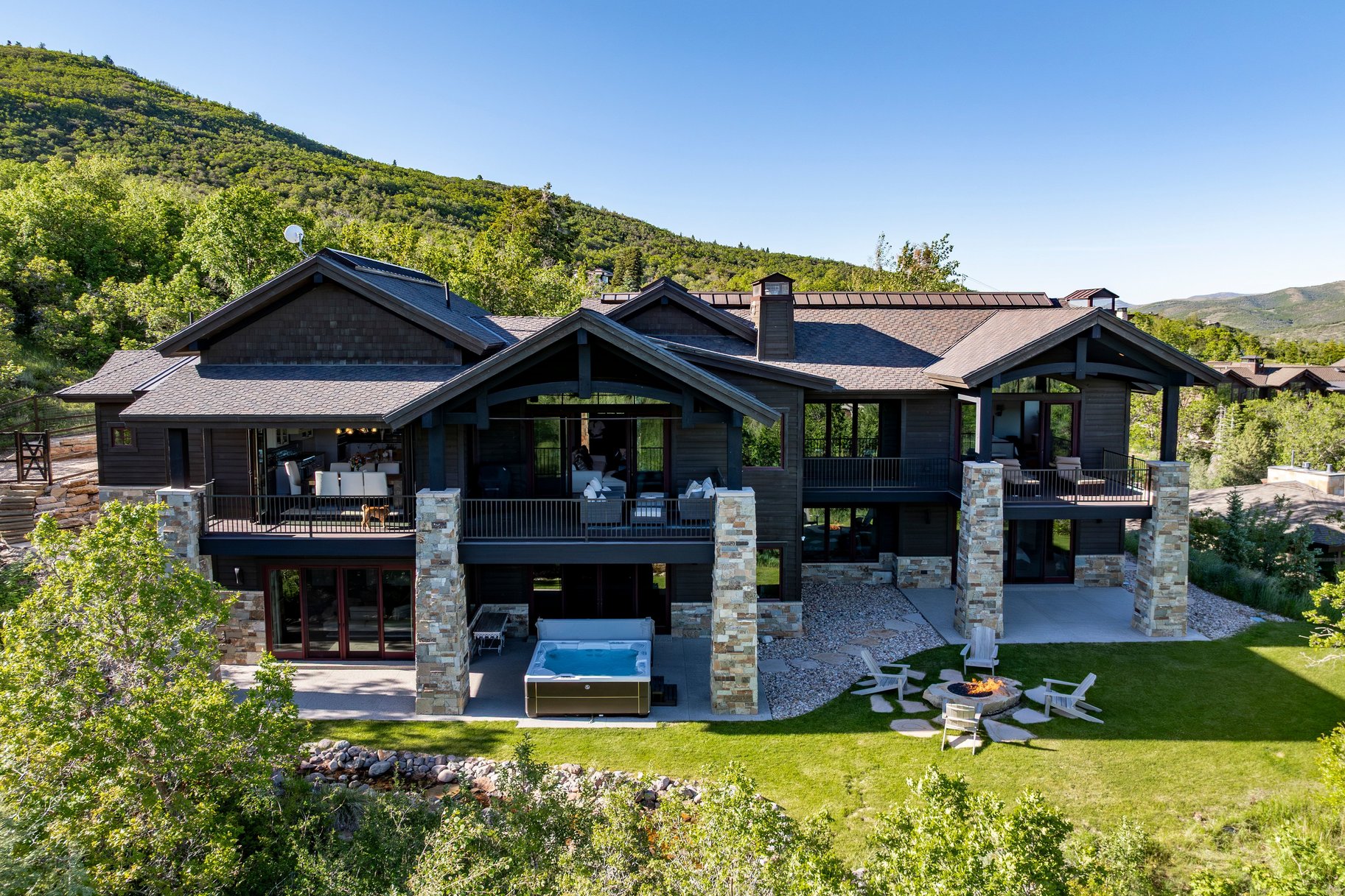  Views, Privacy and Main Level Living in a Gated Community - 物件實景