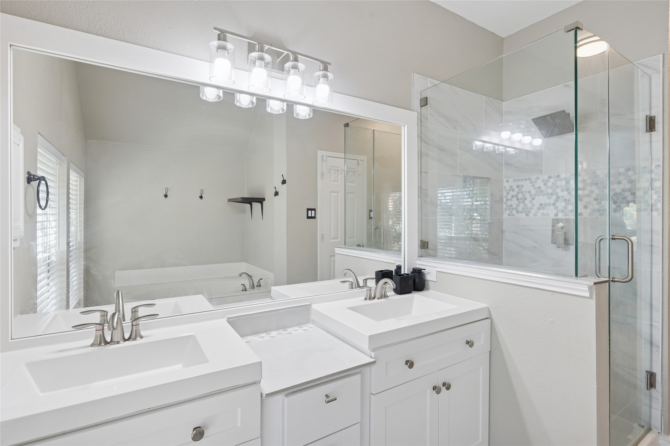 Keller, Texas, 76248, United States, 5 Bedrooms Bedrooms, ,3 BathroomsBathrooms,Residential,For Sale,1988935