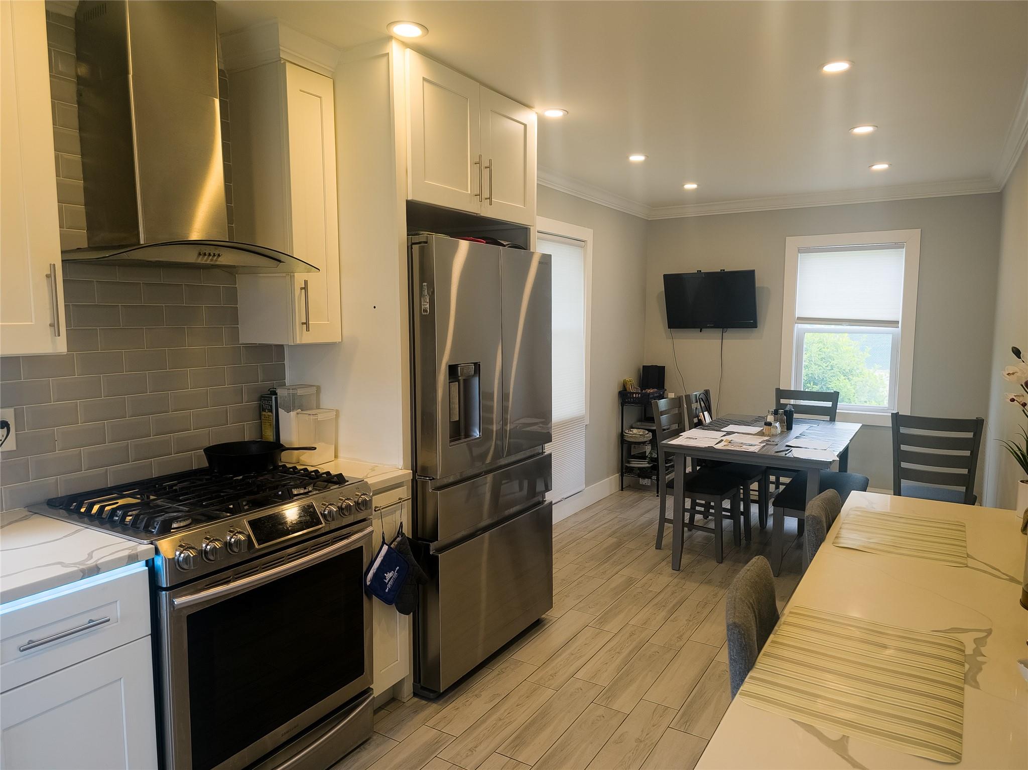 Lindenhurst, New York, 11757, United States, 3 Bedrooms Bedrooms, ,2 BathroomsBathrooms,Residential,For Sale,1921759