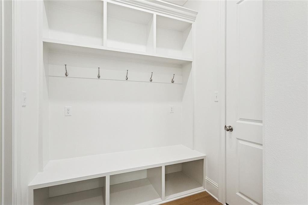 Covington, Louisiana, 70433, United States, 4 Bedrooms Bedrooms, ,3 BathroomsBathrooms,Residential,For Sale,1989421