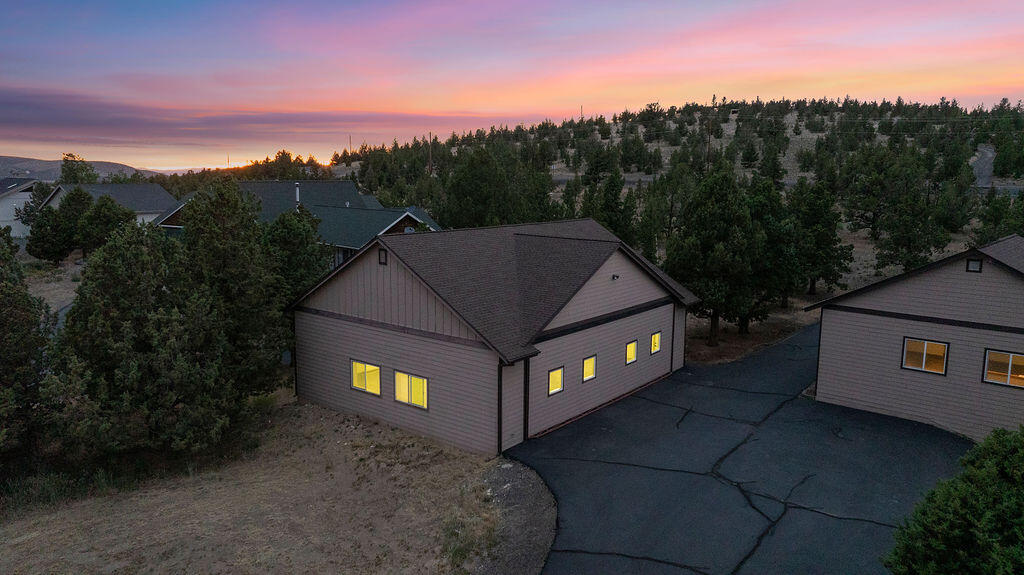Prineville, Oregon, 97754, United States, 4 Bedrooms Bedrooms, ,3 BathroomsBathrooms,Residential,For Sale,1896038