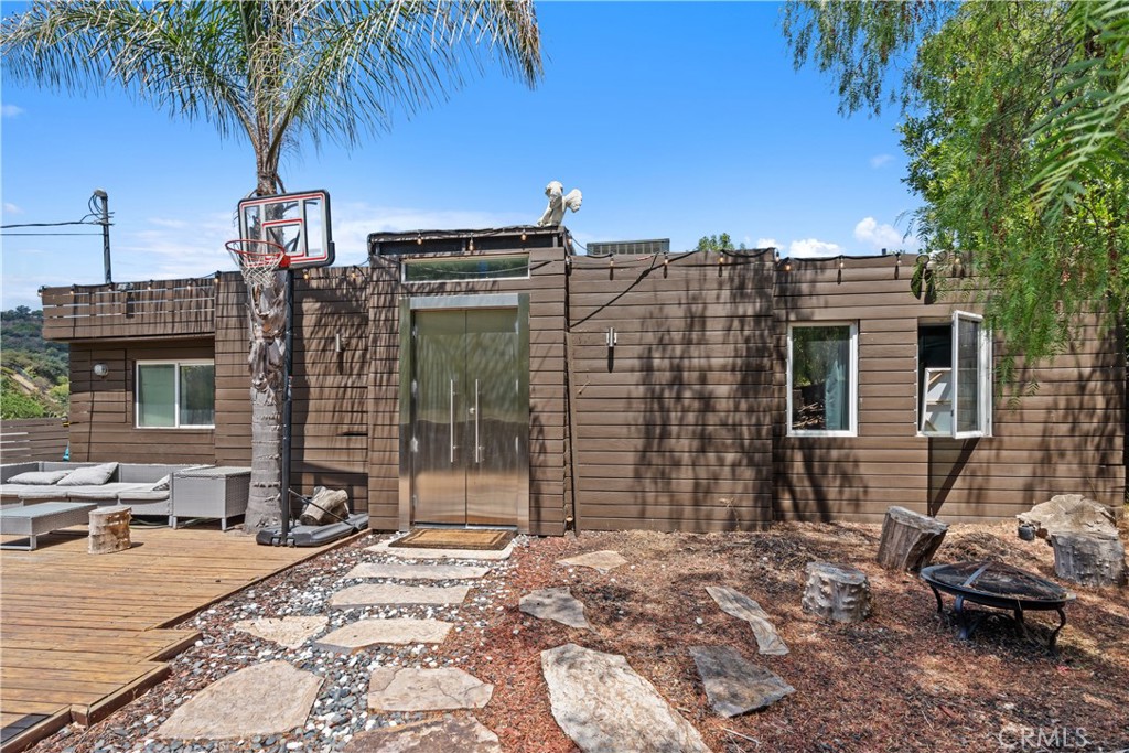 Los Angeles, California, 90068, United States, 2 Bedrooms Bedrooms, ,2 BathroomsBathrooms,Residential,For Sale,1918041