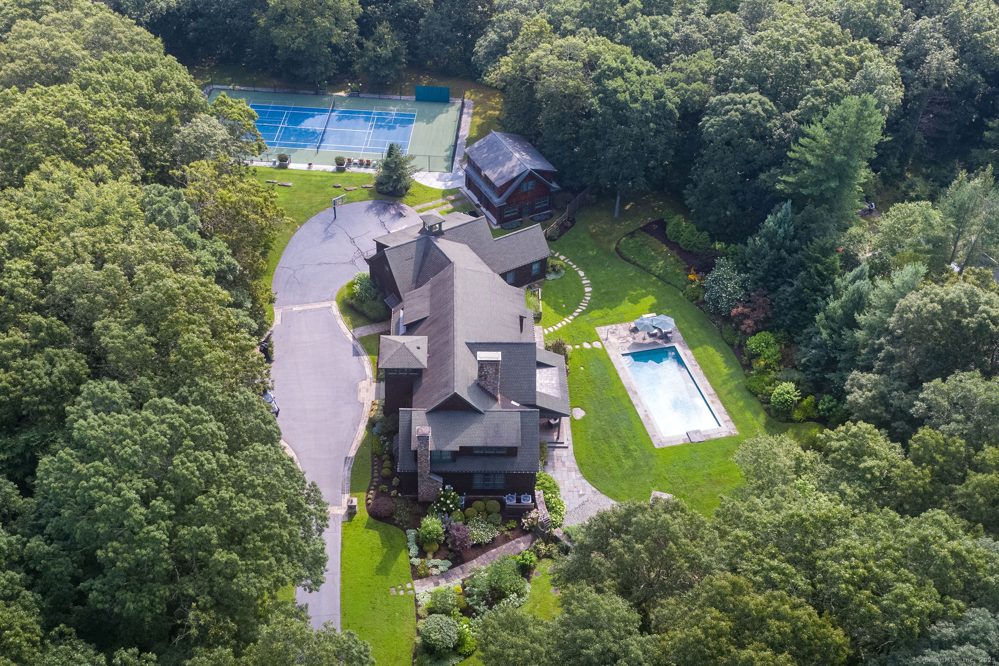Guilford, Connecticut, 06437, United States, 5 Bedrooms Bedrooms, ,8 BathroomsBathrooms,Residential,For Sale,1903755