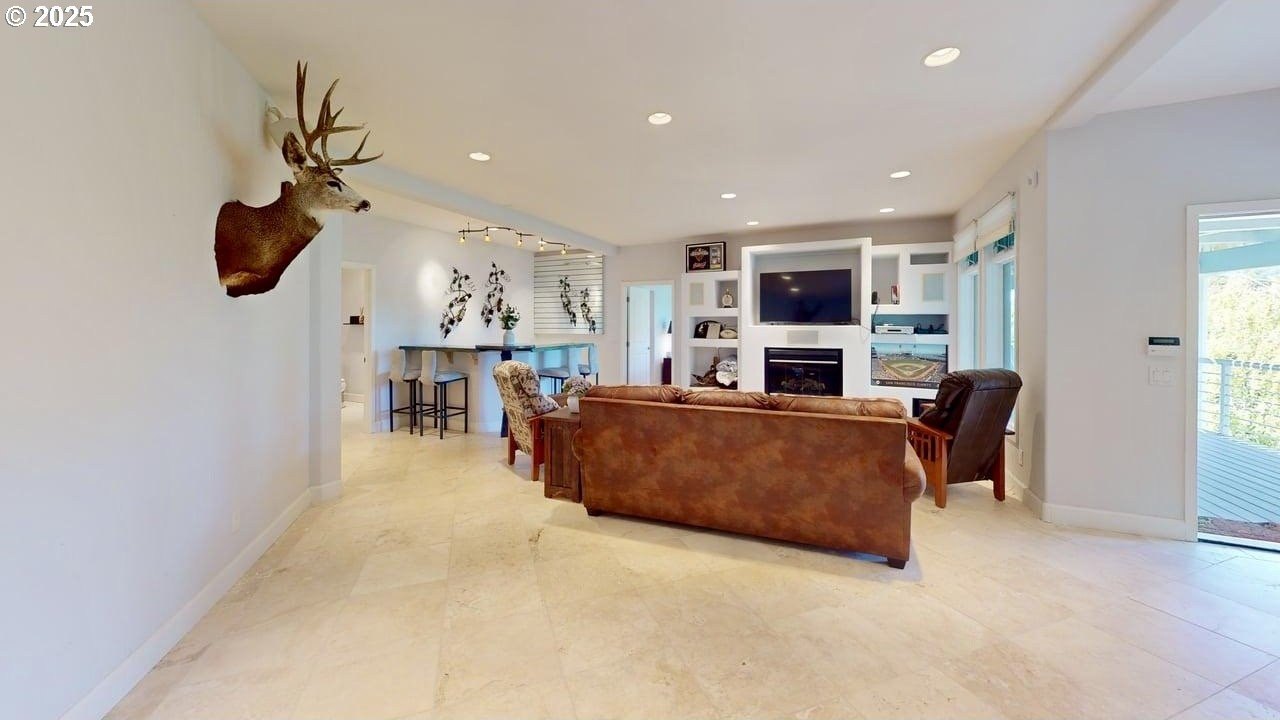 Gold Beach, Oregon, 97444, United States, 3 Bedrooms Bedrooms, ,5 BathroomsBathrooms,Residential,For Sale,1974377