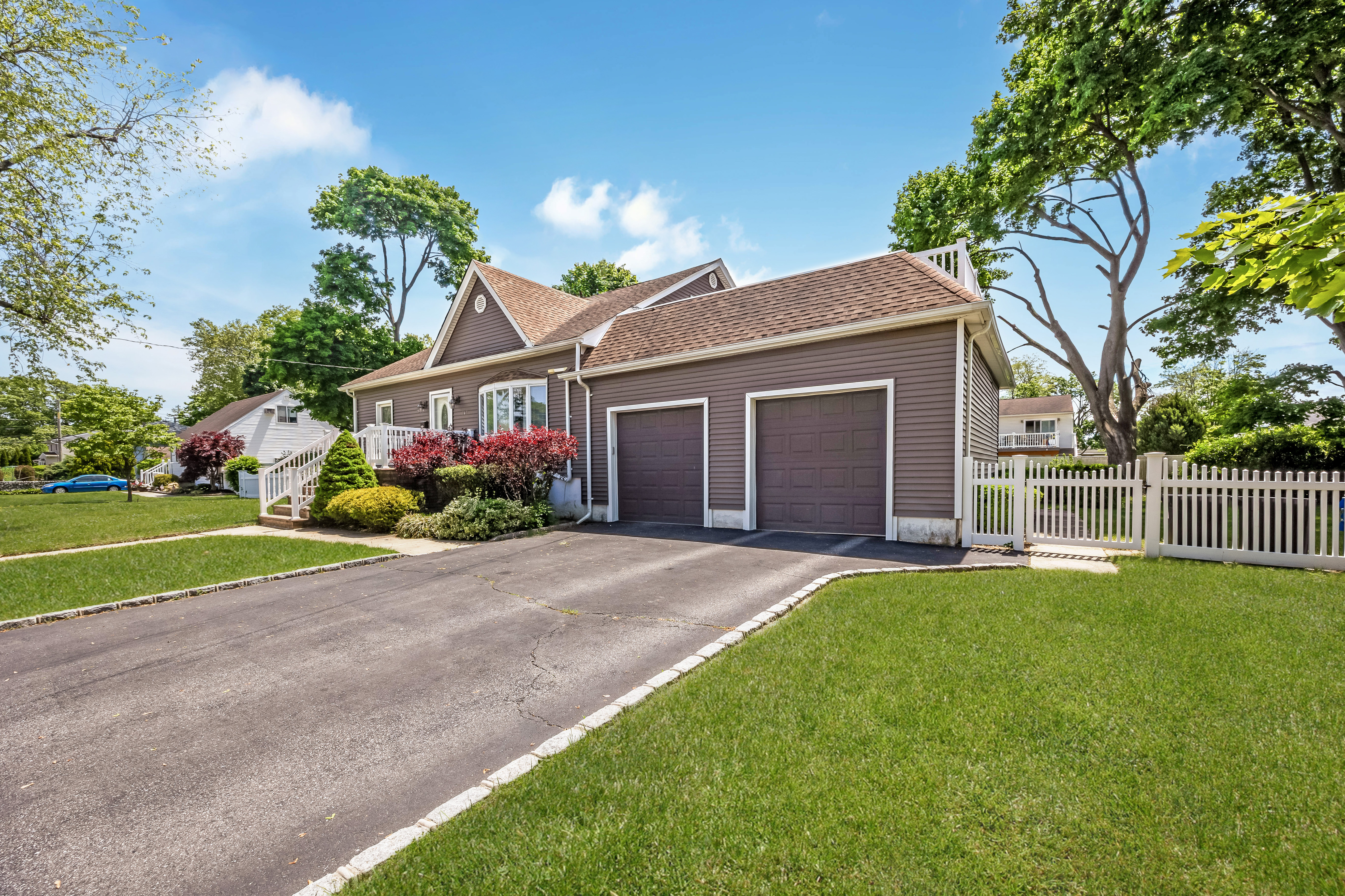 West Babylon, New York, 11704, United States, 5 Bedrooms Bedrooms, ,3 BathroomsBathrooms,Residential,For Sale,2048080
