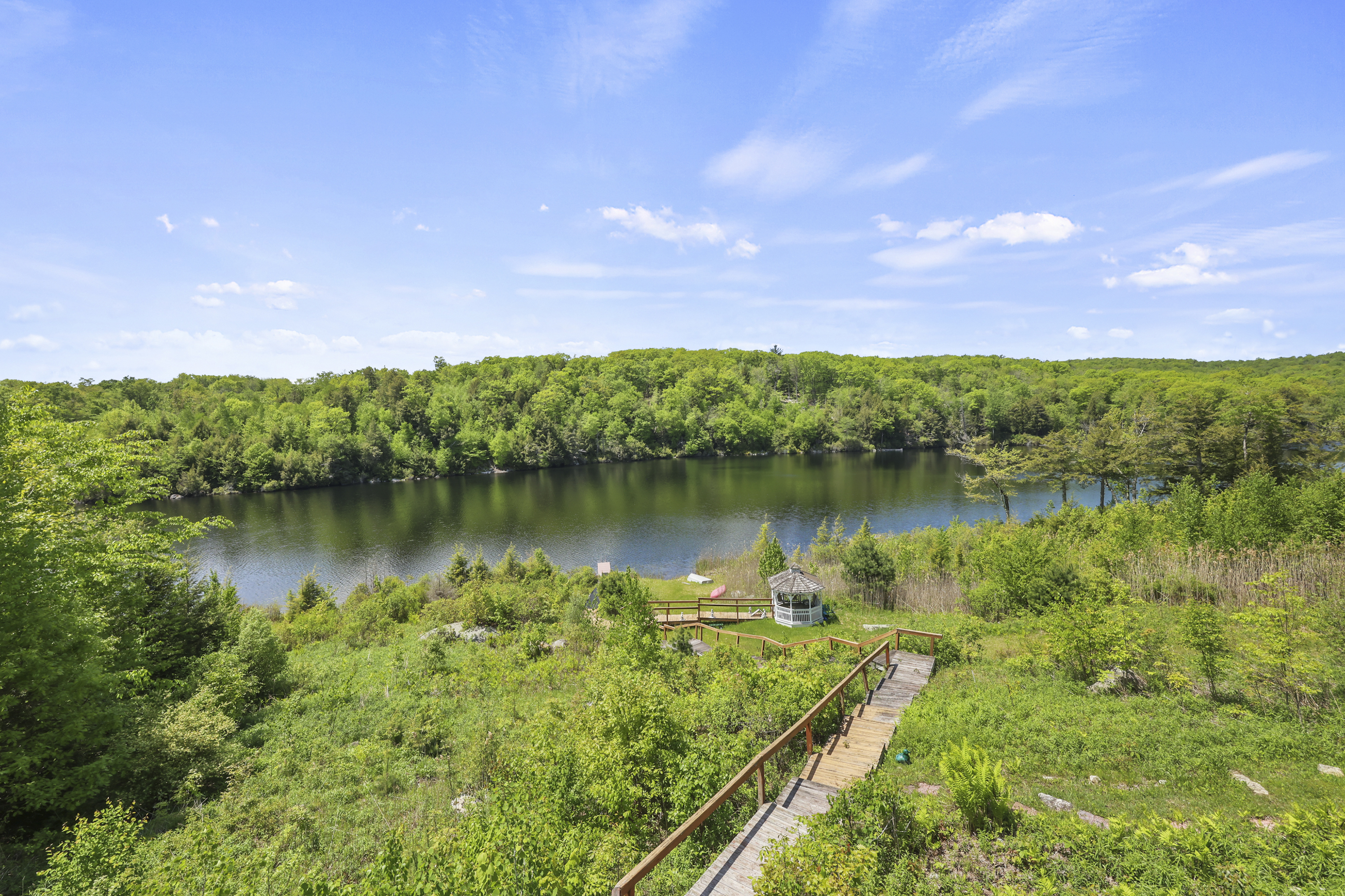  Exceptional Waterfront Retreat on Tranquil Hayes Pond - 物件實景