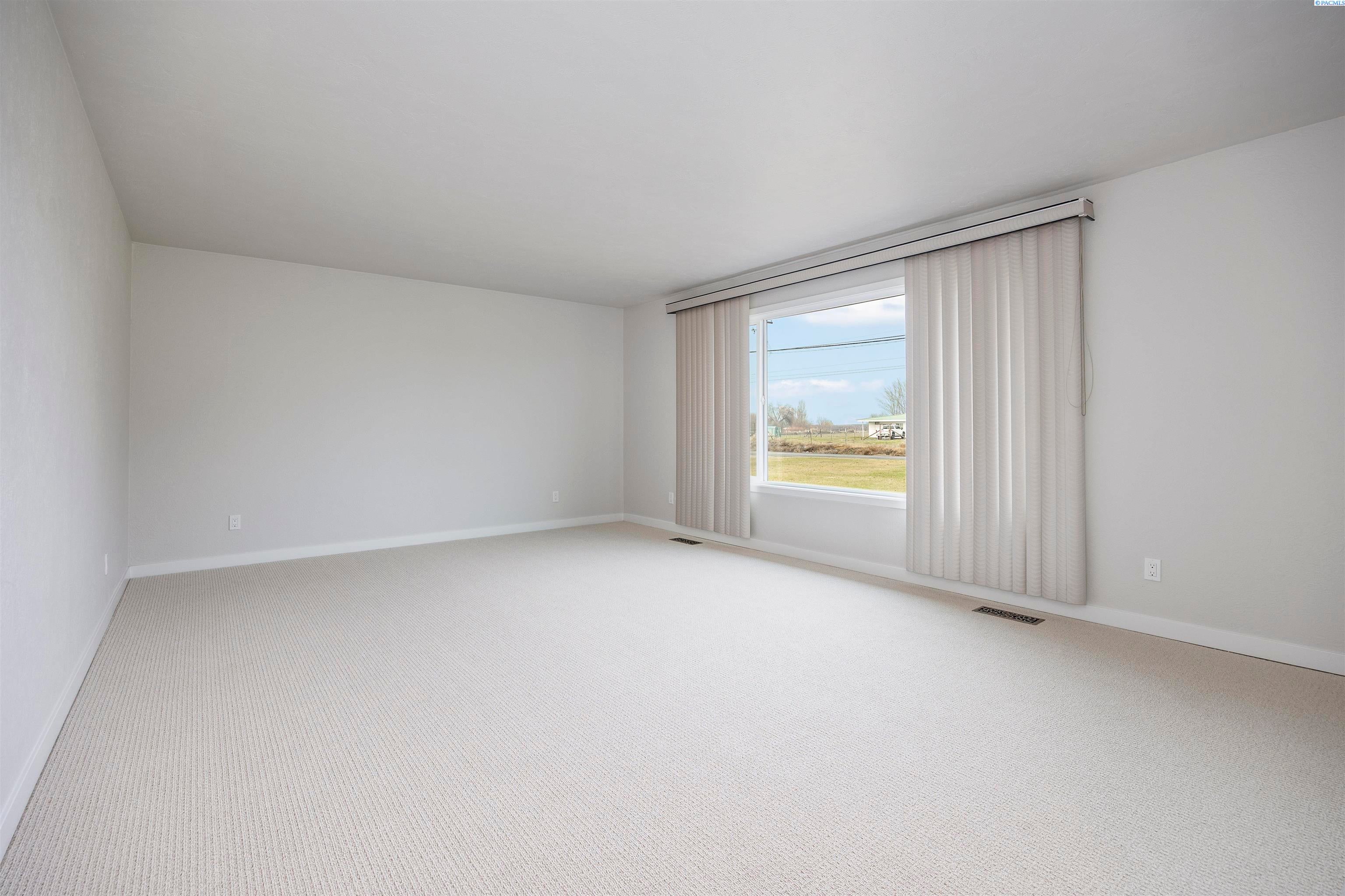 Grandview, Washington, 98930, United States, 4 Bedrooms Bedrooms, ,3 BathroomsBathrooms,Residential,For Sale,2007847