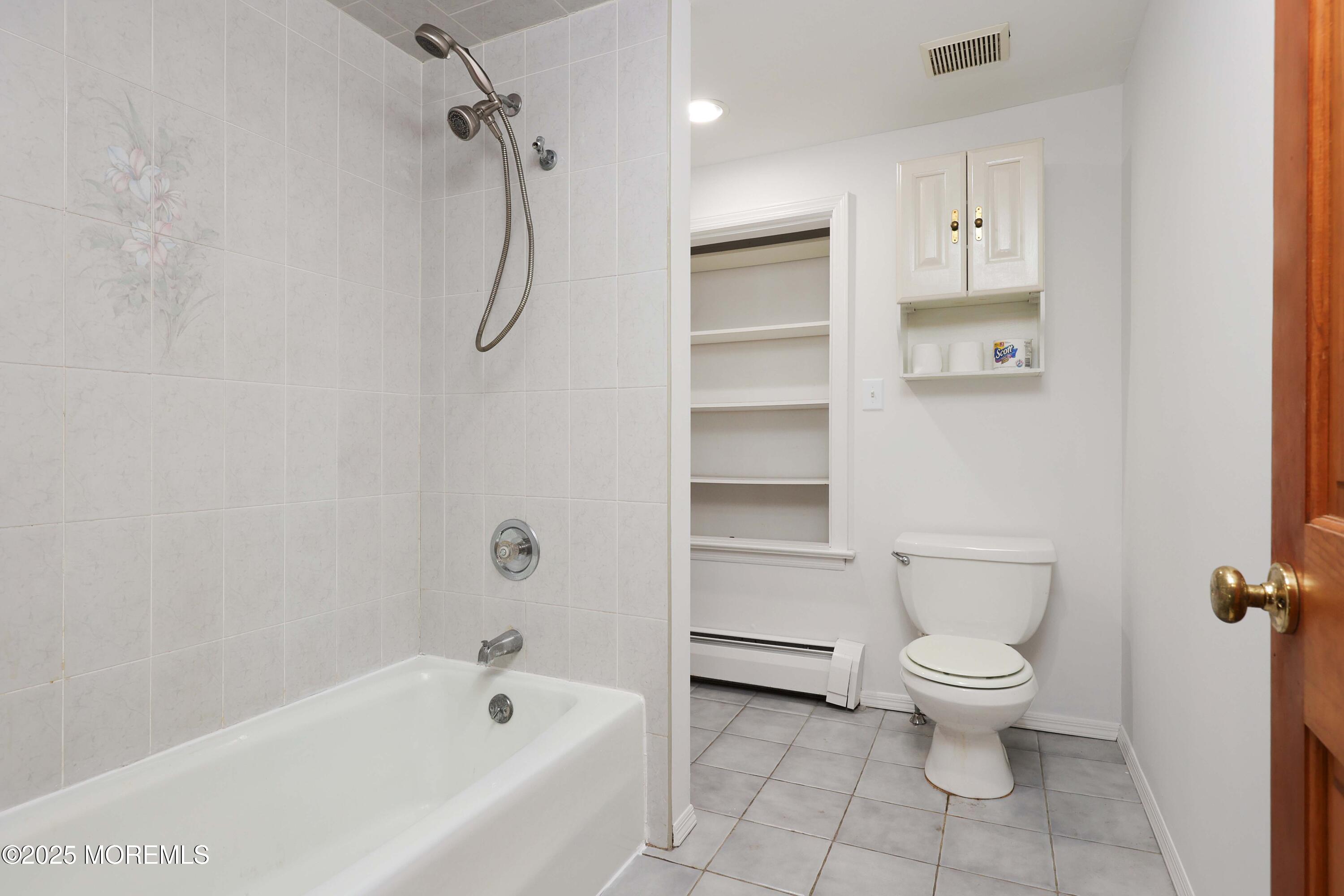 Port Monmouth, New Jersey, 07758, United States, 4 Bedrooms Bedrooms, ,3 BathroomsBathrooms,Residential,For Sale,1901599