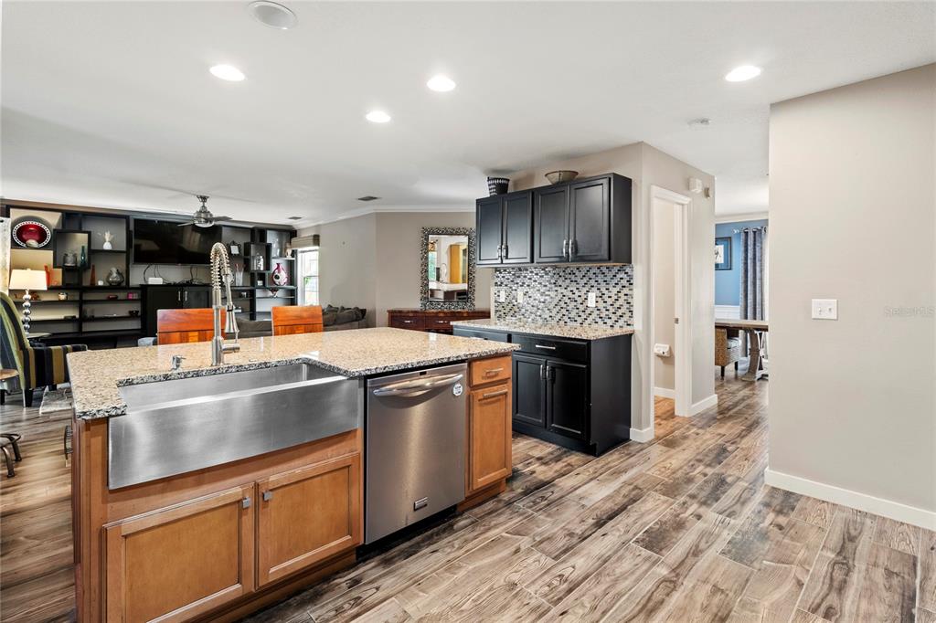 Bradenton, Florida, 34209, United States, 3 Bedrooms Bedrooms, ,3 BathroomsBathrooms,Residential,For Sale,1829594