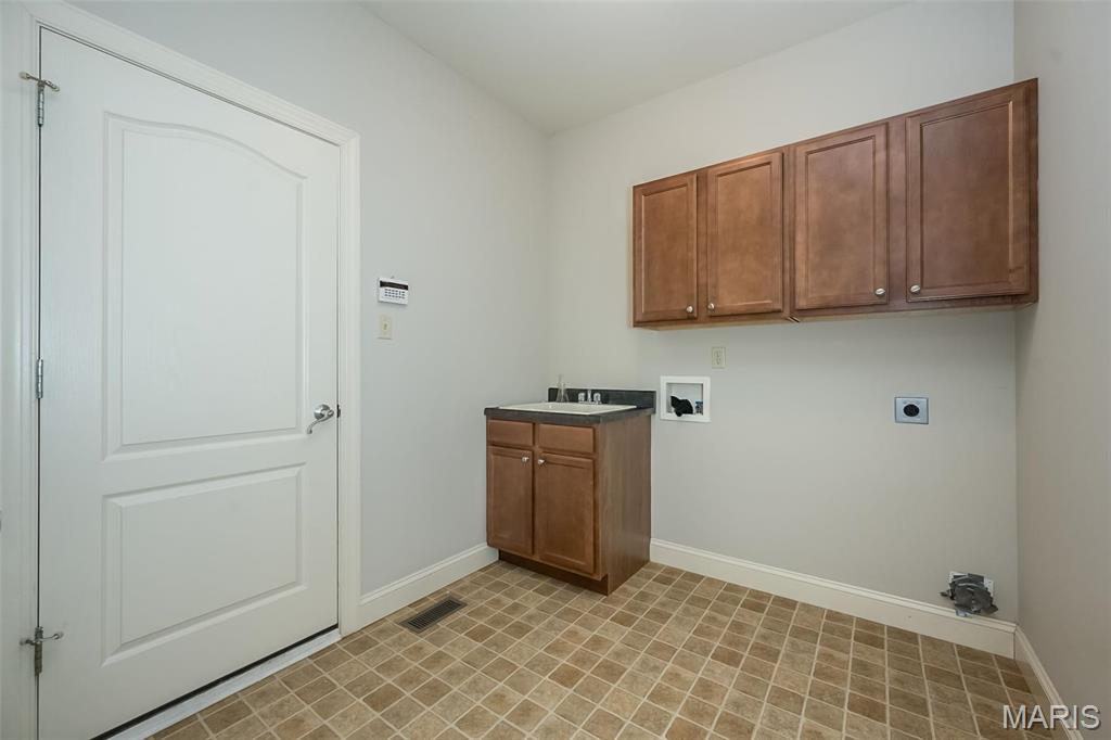St Charles, Missouri, 63303, United States, 3 Bedrooms Bedrooms, ,3 BathroomsBathrooms,Residential,For Sale,1891670