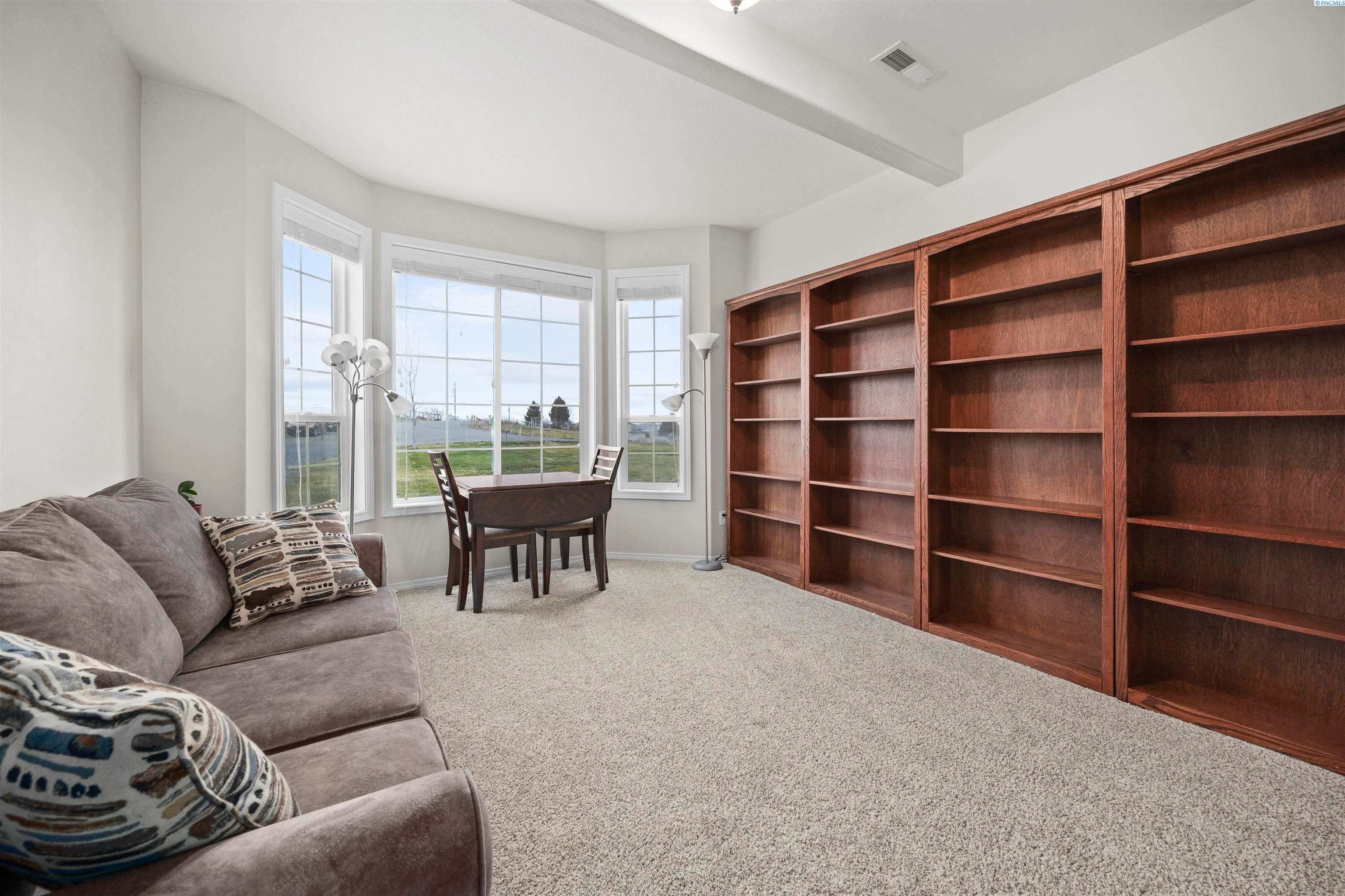 Eltopia, Washington, 99330, United States, 5 Bedrooms Bedrooms, ,4 BathroomsBathrooms,Residential,For Sale,2012124