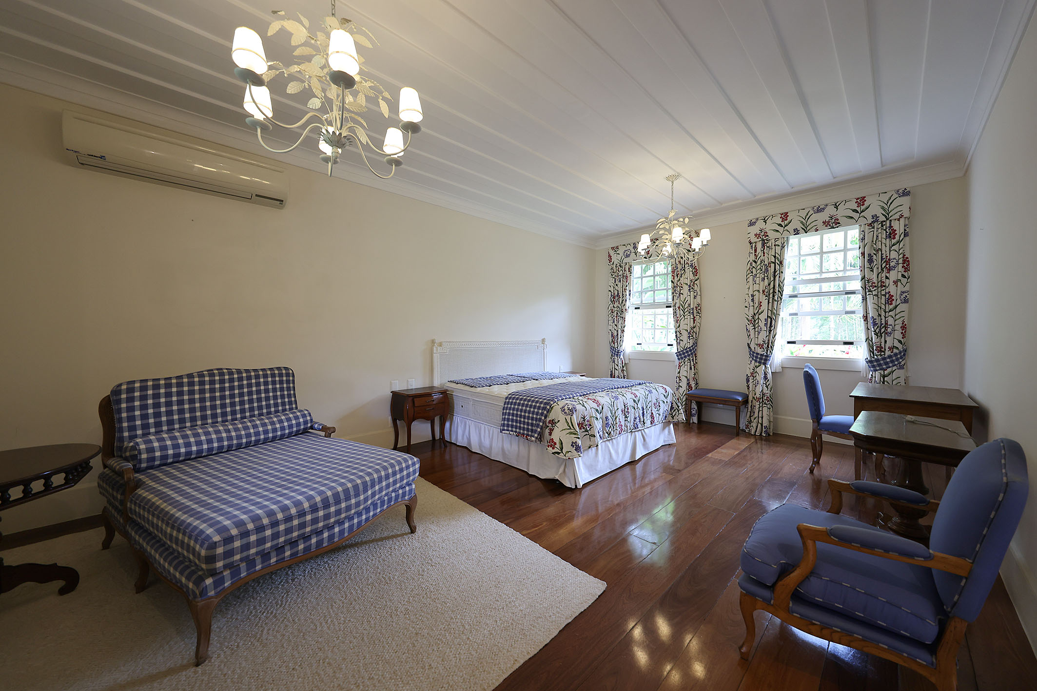  Renovated Farm with an Impressive Main Residence and Complete Infrastructure - 物件實景