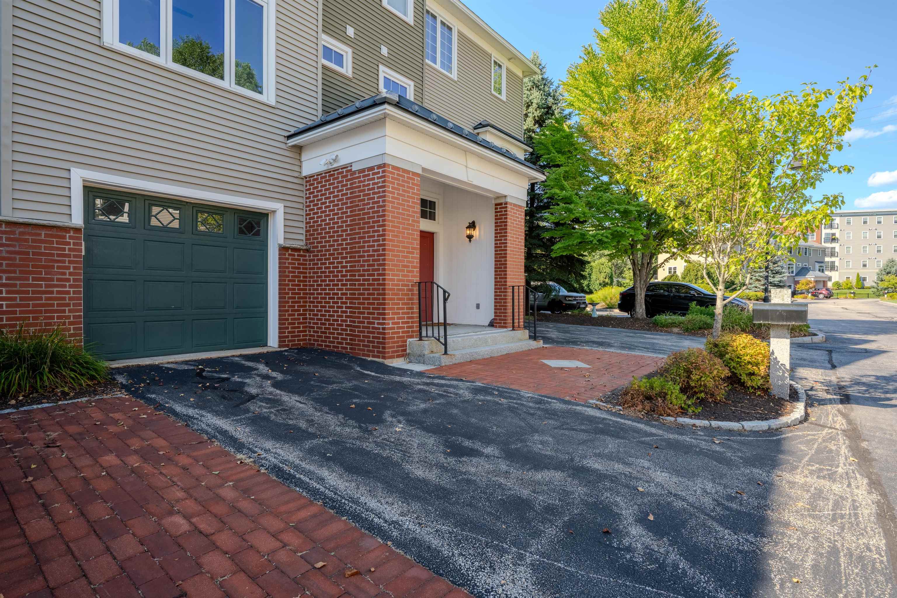 Manchester, New Hampshire, 03101, United States, 2 Bedrooms Bedrooms, ,1 BathroomBathrooms,Residential,For Sale,1933144
