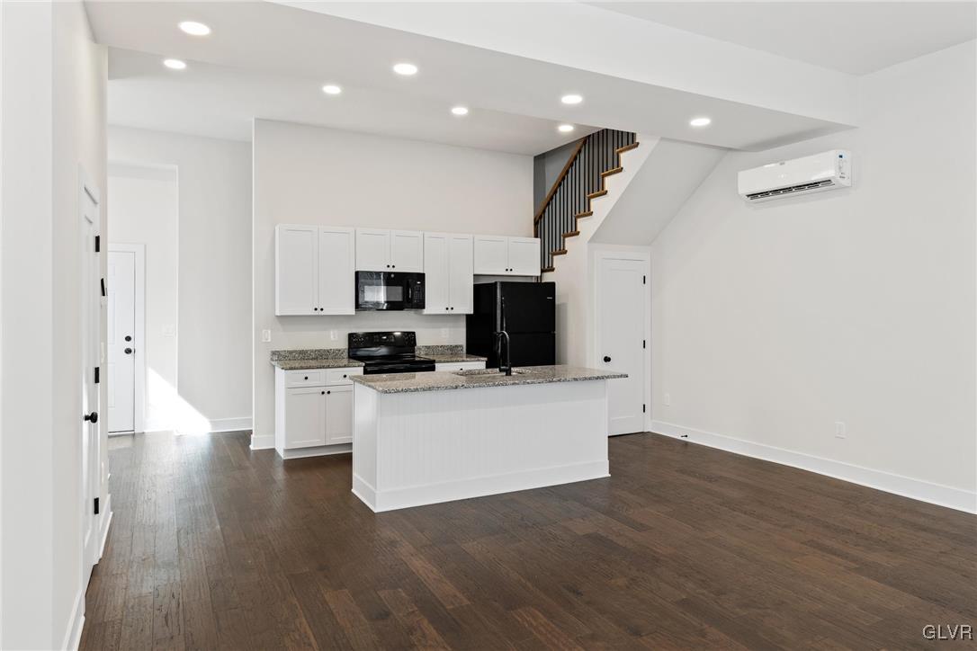 Allentown City, Pennsylvania, 18109, United States, 5 Bedrooms Bedrooms, ,5 BathroomsBathrooms,Residential,For Sale,1759200