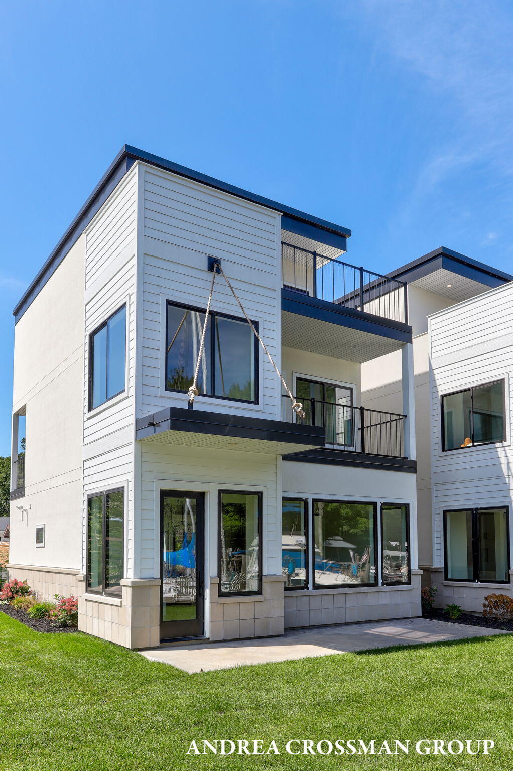 South Haven, Michigan, 49090, United States, 3 Bedrooms Bedrooms, ,3 BathroomsBathrooms,Residential,For Sale,1987512