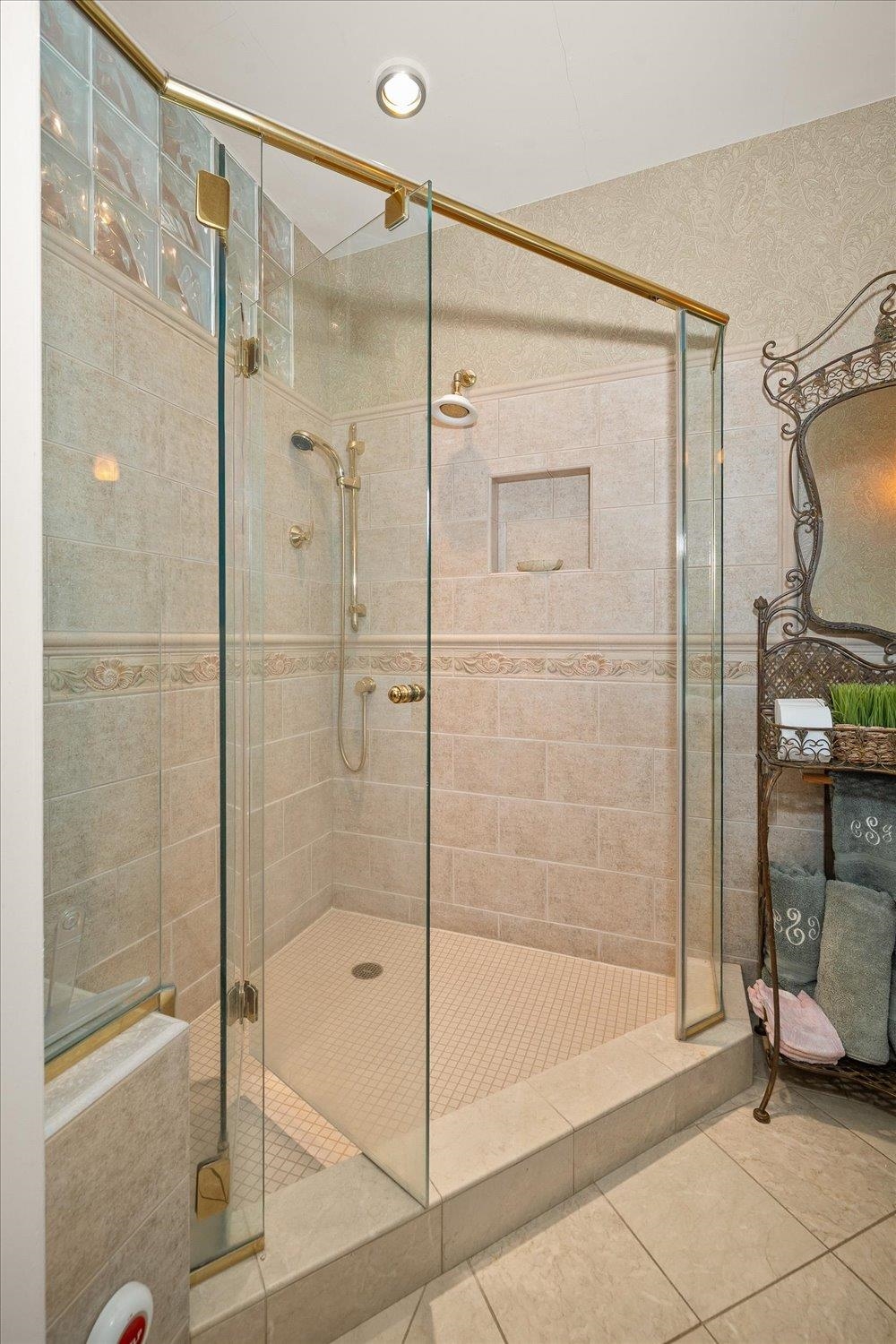 Spokane, Washington, 99201, United States, 4 Bedrooms Bedrooms, ,5 BathroomsBathrooms,Residential,For Sale,1987077